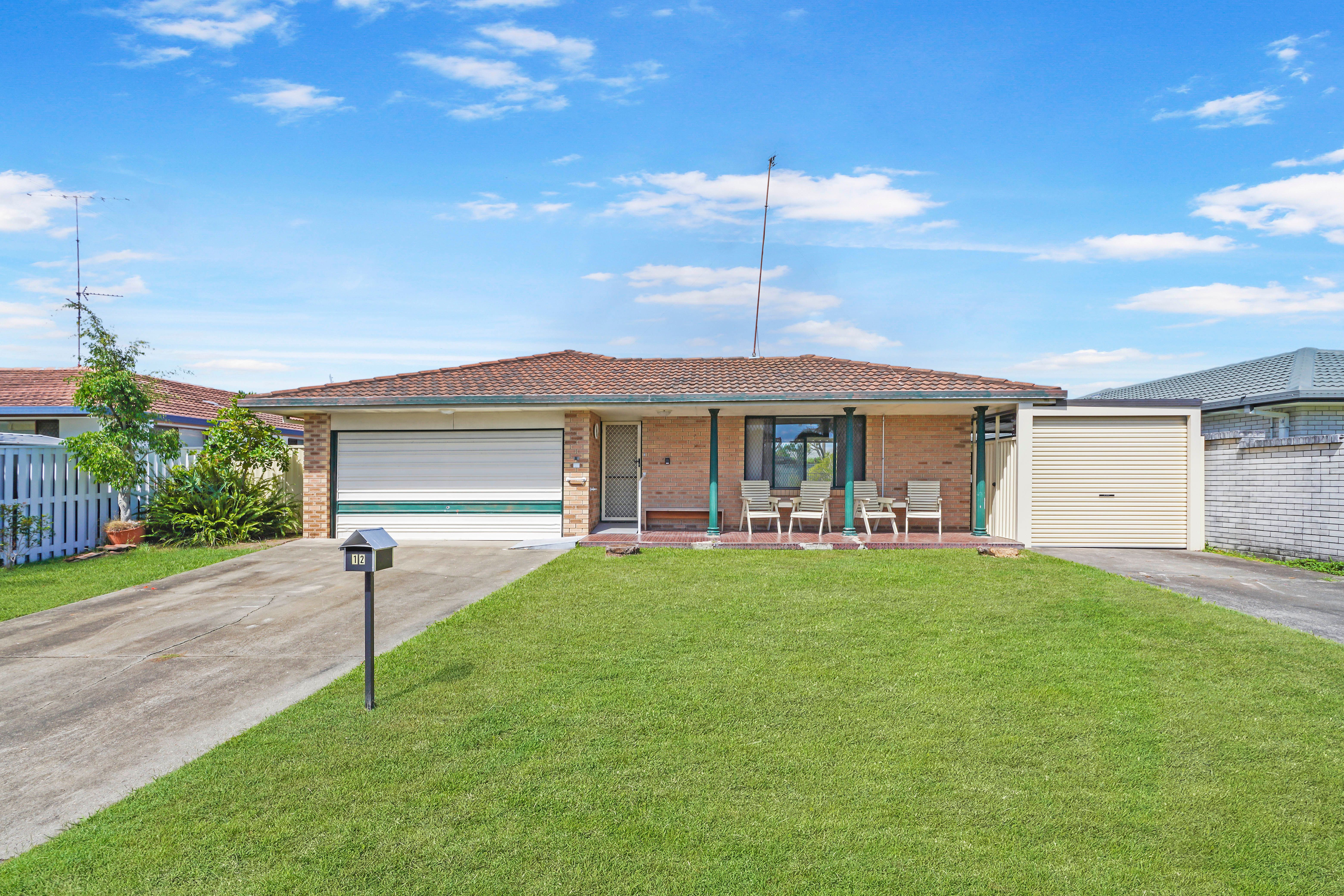 12 Bowline Road, Mermaid Waters, QLD 4218