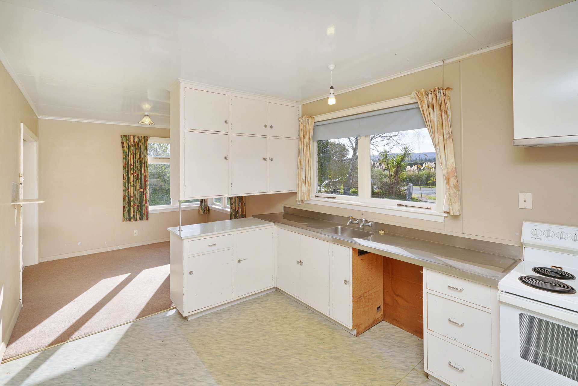 813 Loburn Whiterock Road photo 3