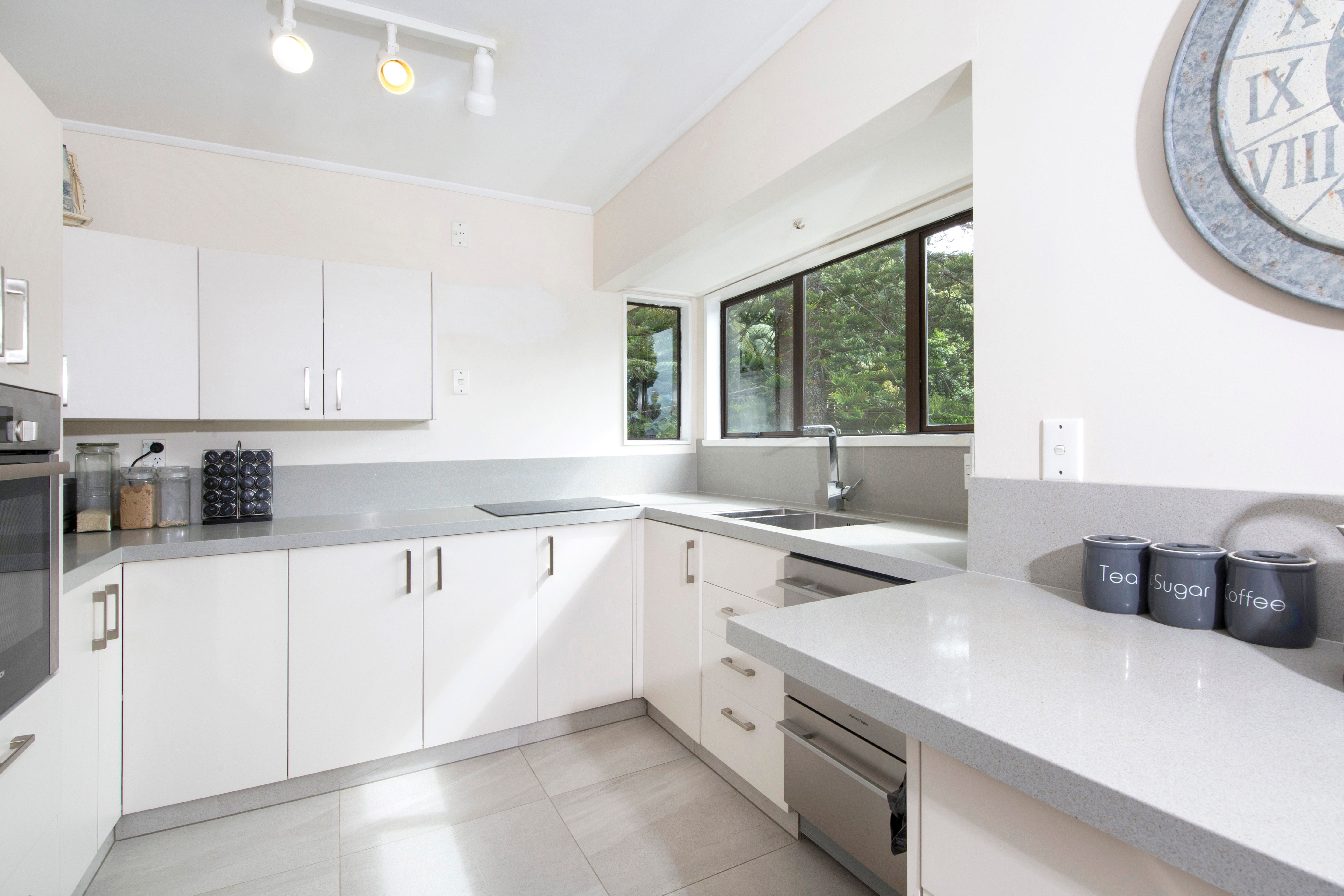 27 Pohutukawa Avenue, Shelly Park, Manukau City