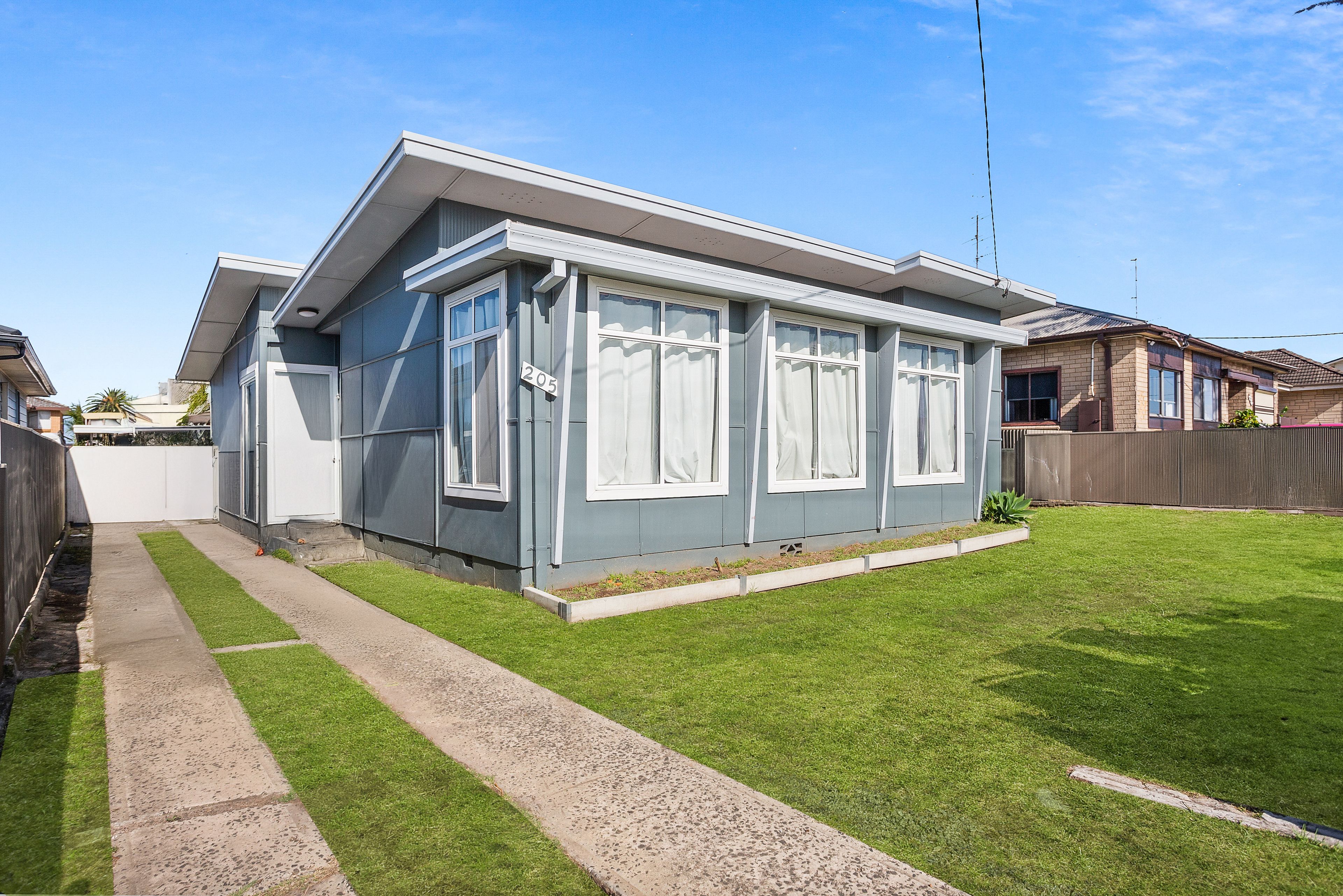 205 Shellharbour Road, Barrack Heights, NSW 2528