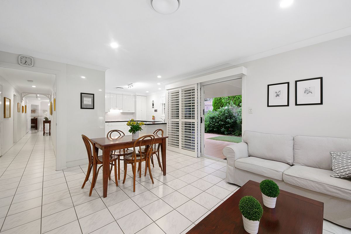 15 Bowles Street, Mount Ommaney, QLD 4074