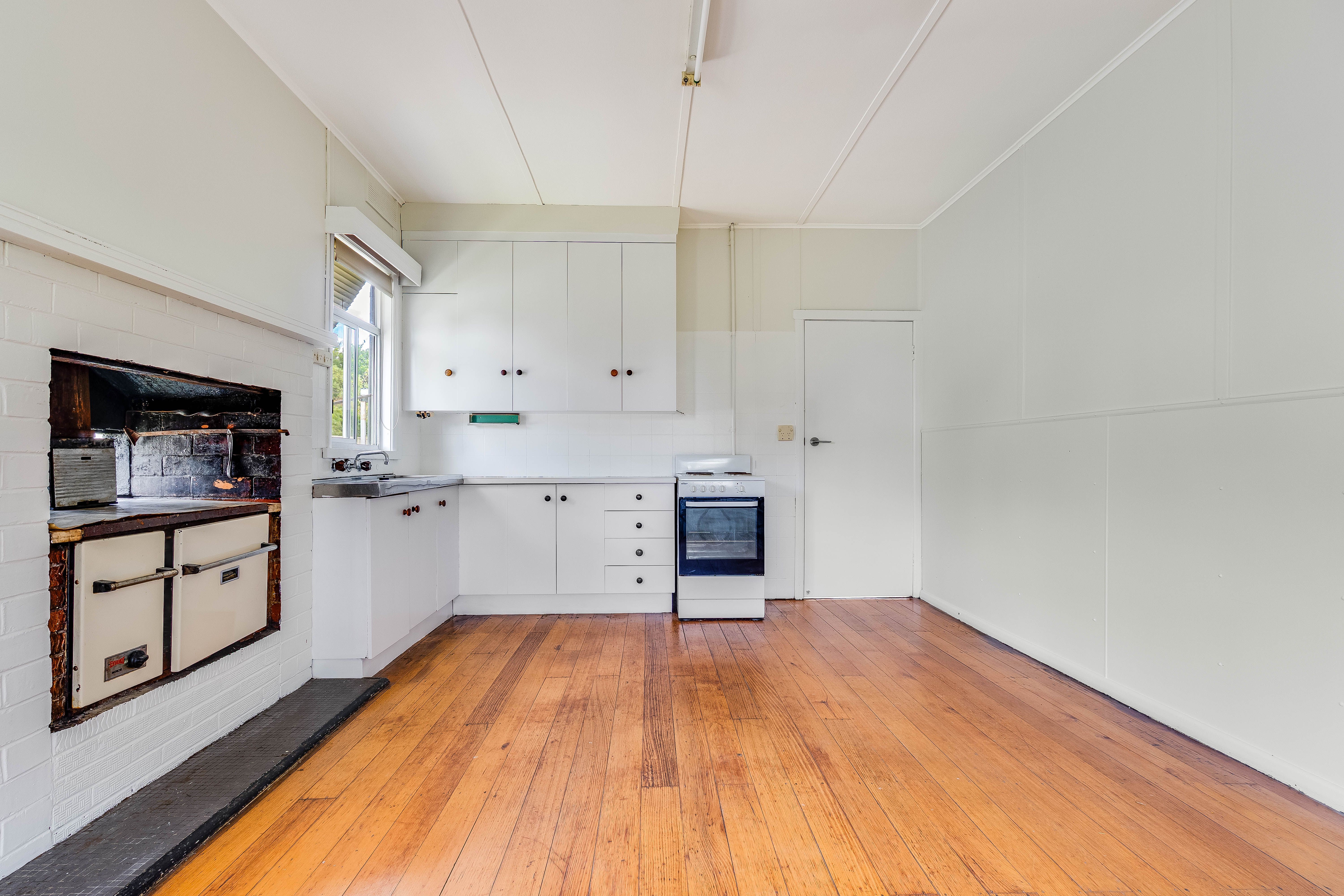 496 Douglas Road — photo 4 of 12
