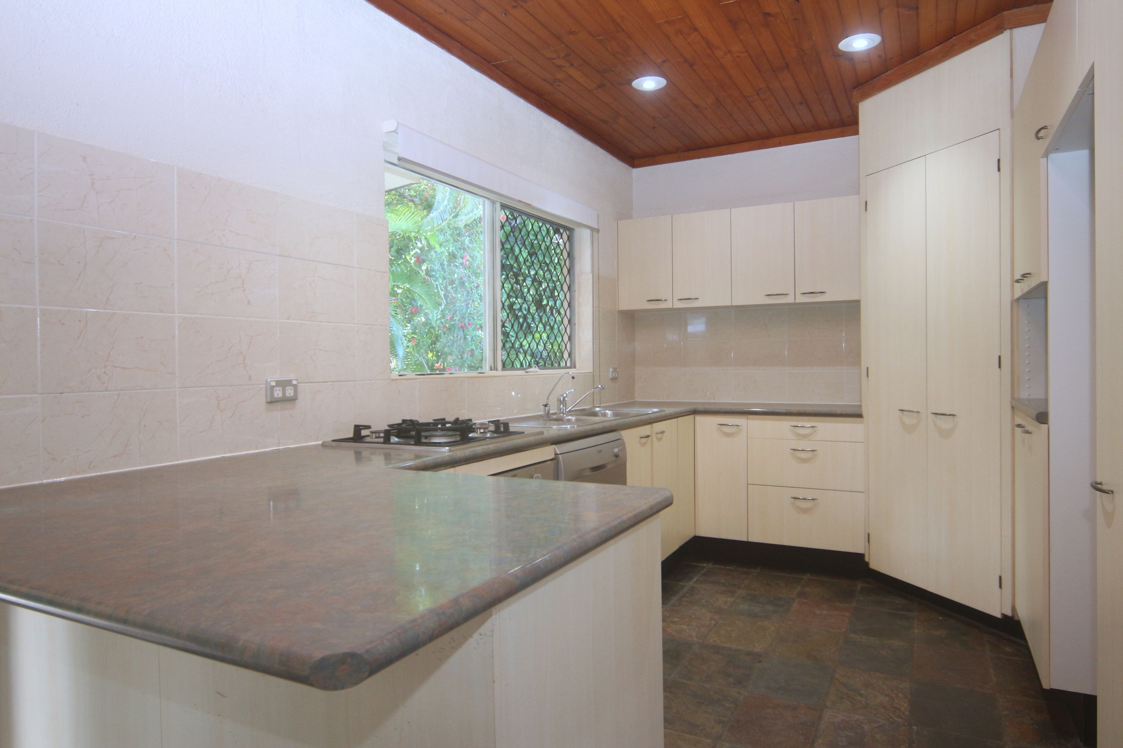 34 Clifton Road, Clifton Beach, QLD 4879