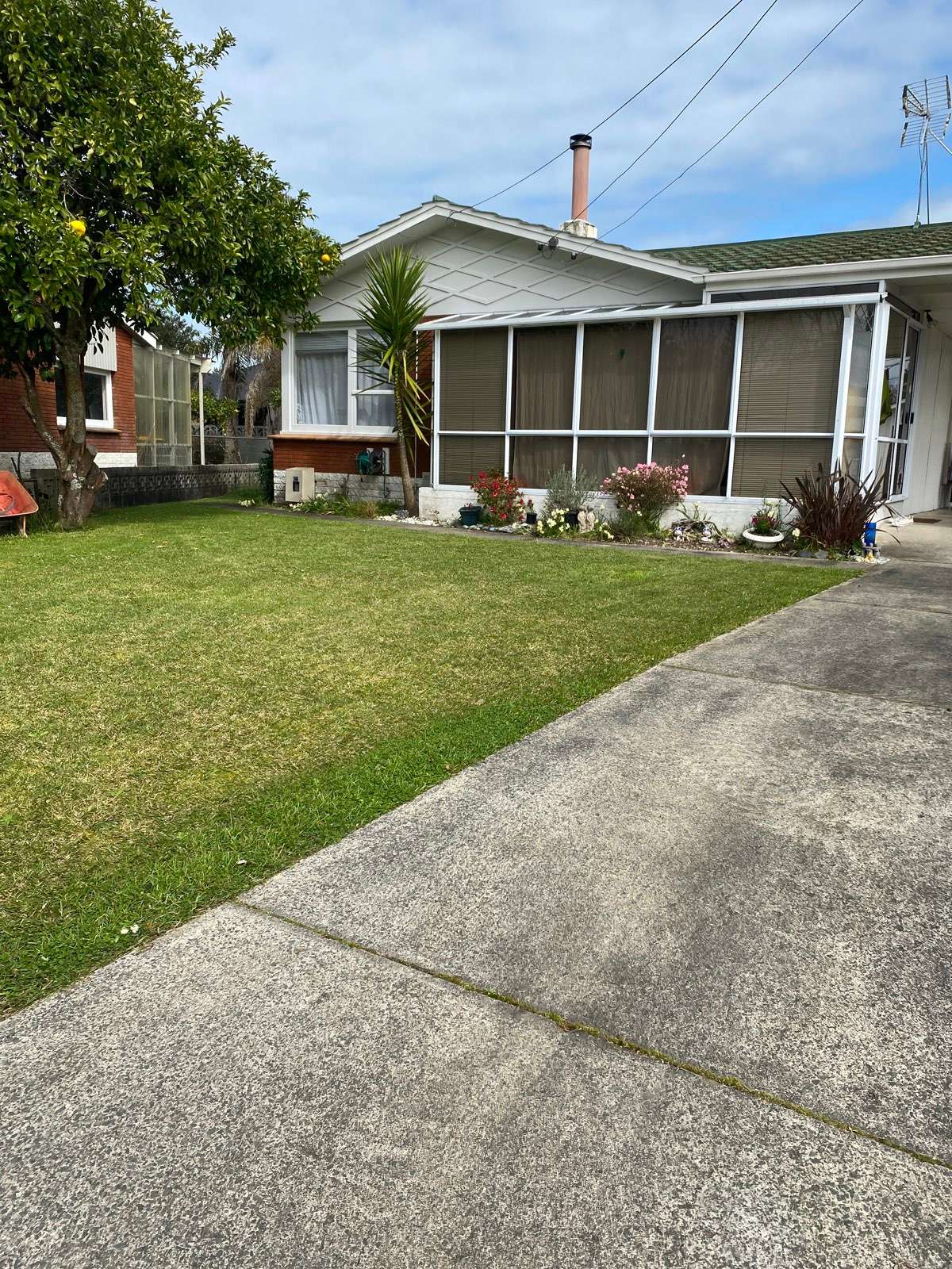 6 Carlson Crescent photo 0