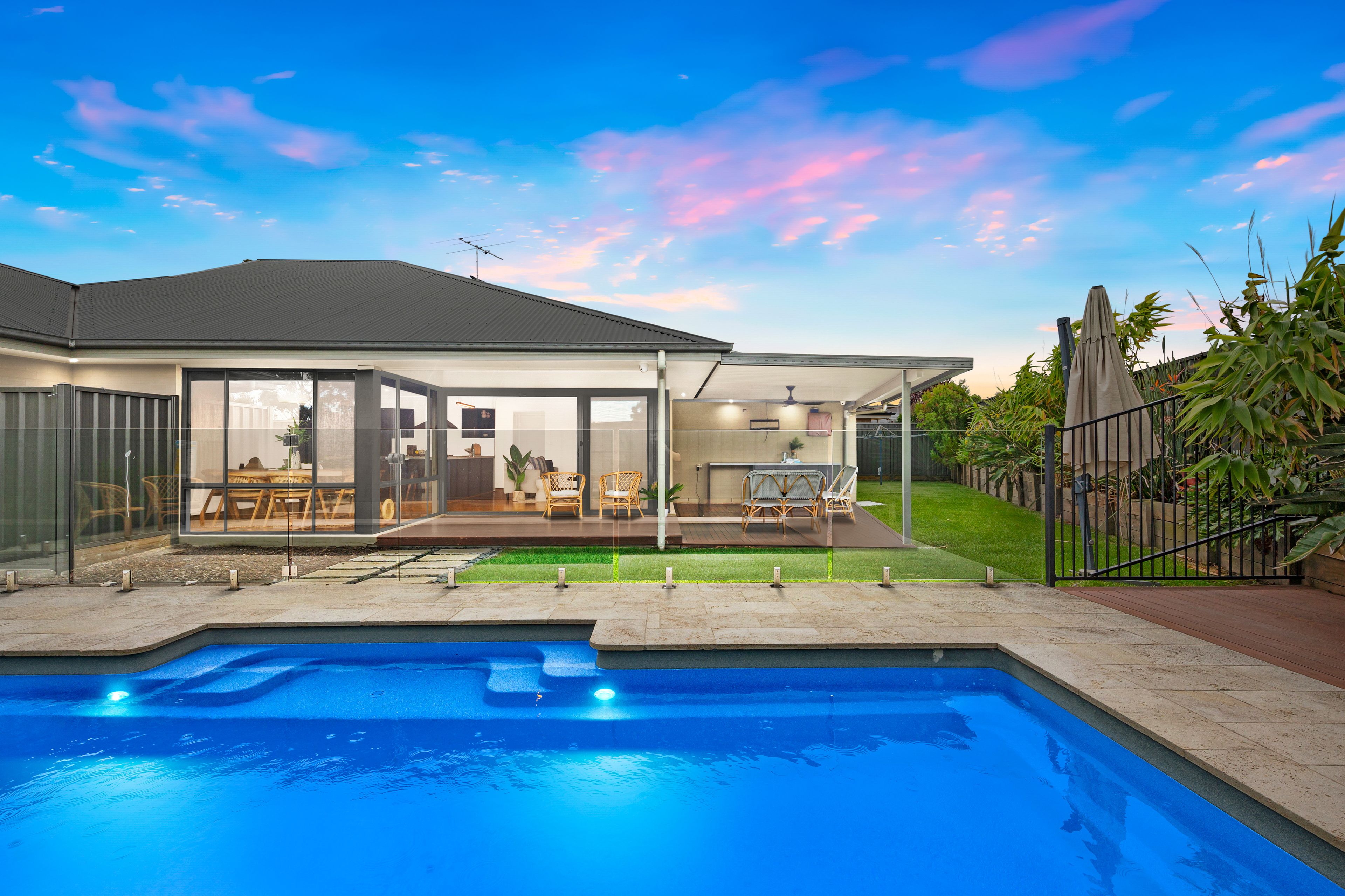 2 Billabong Drive, Cameron Park NSW 2285