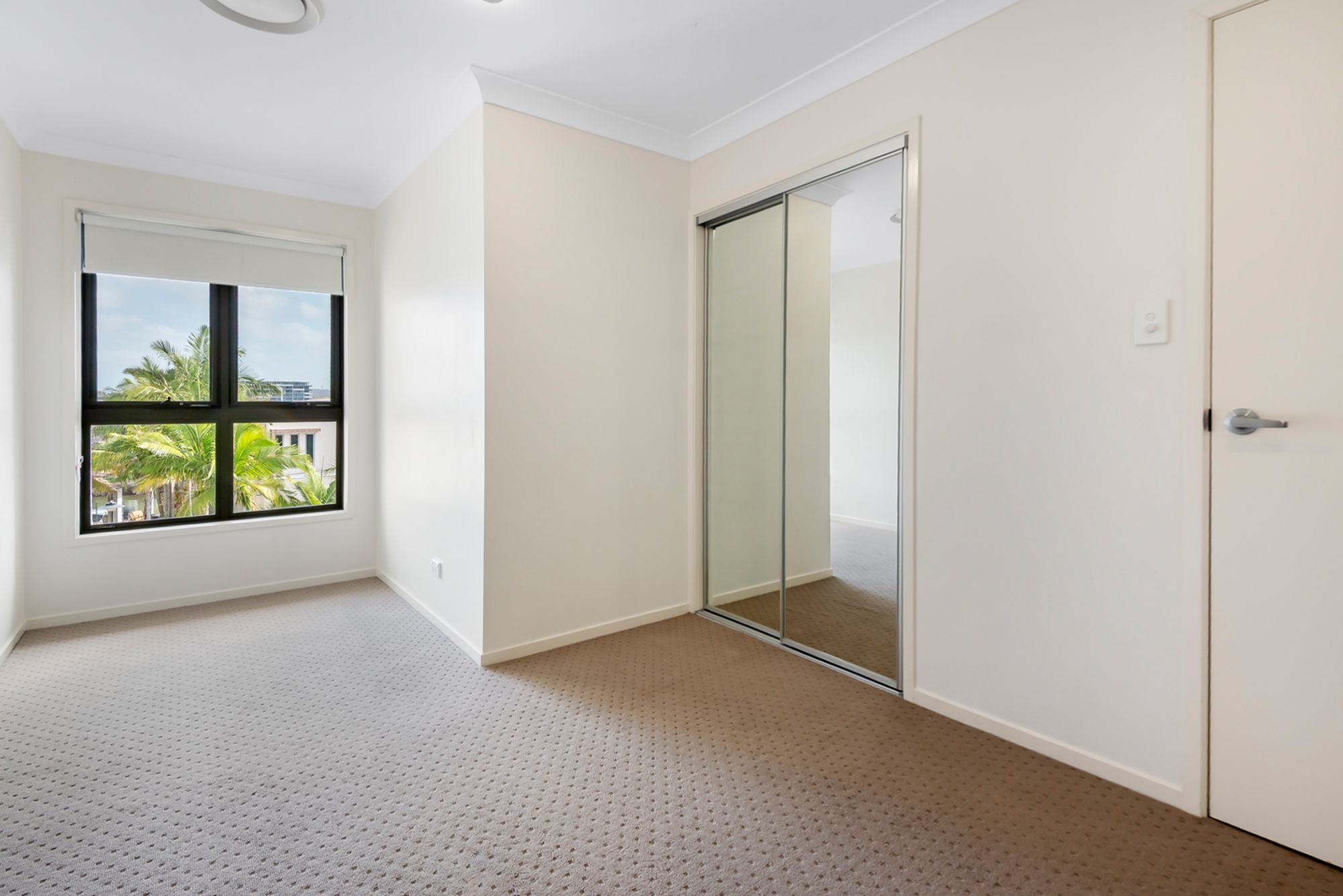 3/61 East Quay Drive — photo 4 of 12