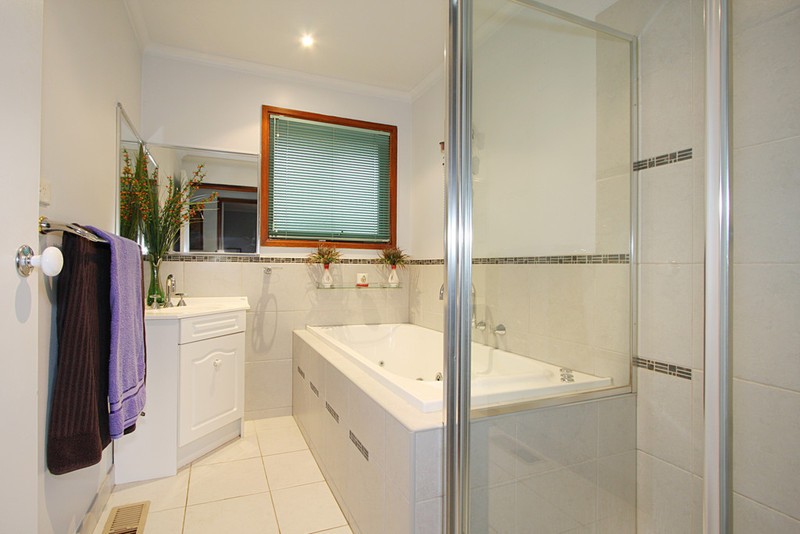 7 Waters Avenue, Upper Ferntree Gully, VIC 3156