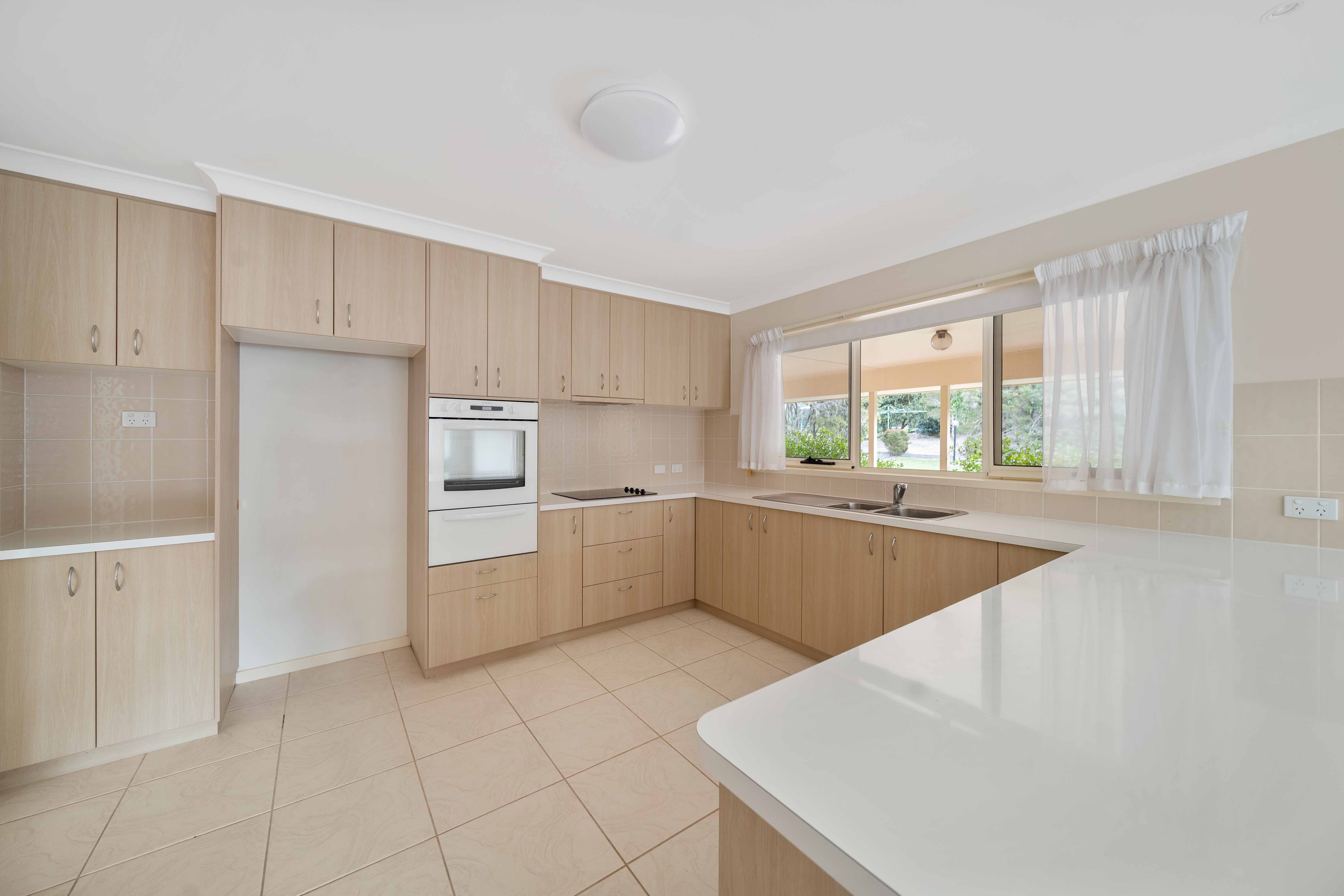 42 Carnarvon Drive, Beerwah, QLD 4519
