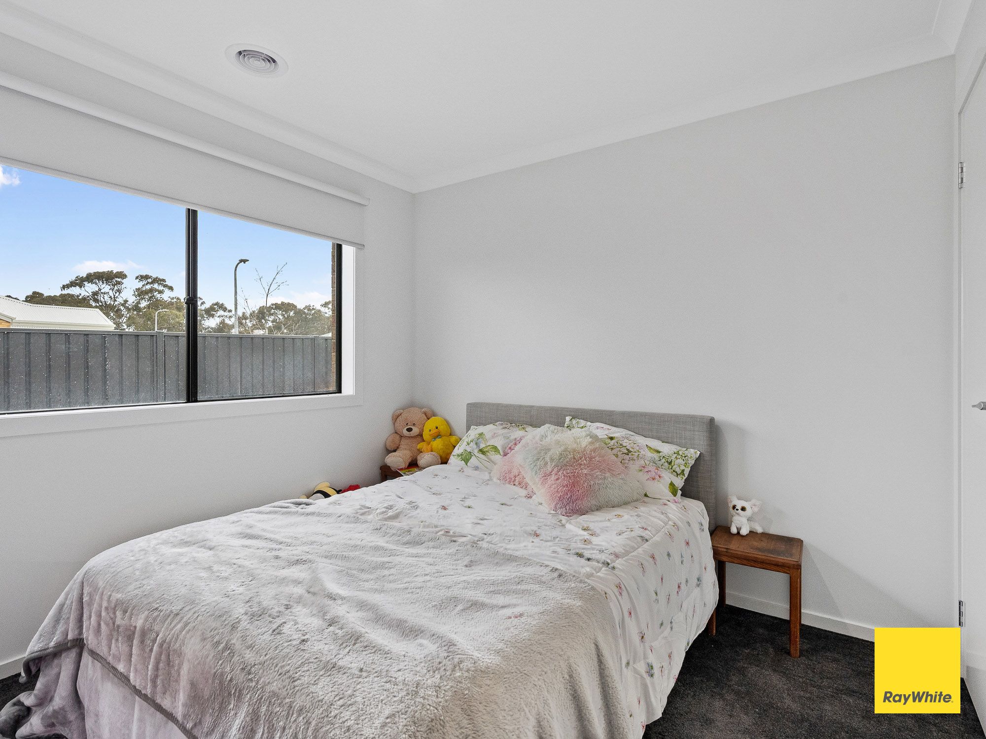 10 Streeton Avenue — photo 9 of 15