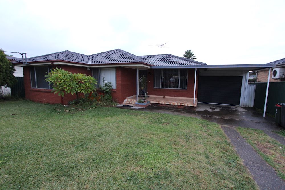 13 Salisbury Avenue, Glenfield, NSW 2167
