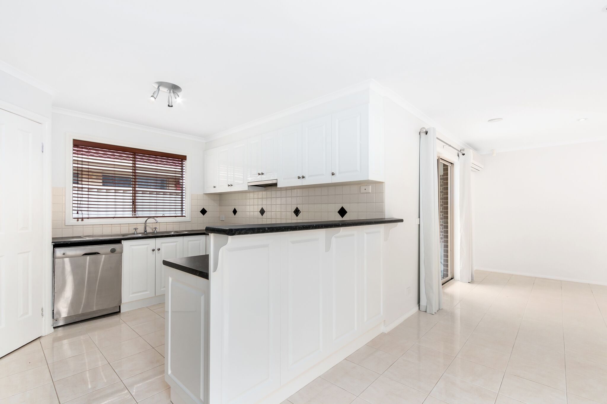 15 Genoa Grove, Pakenham, VIC 3810