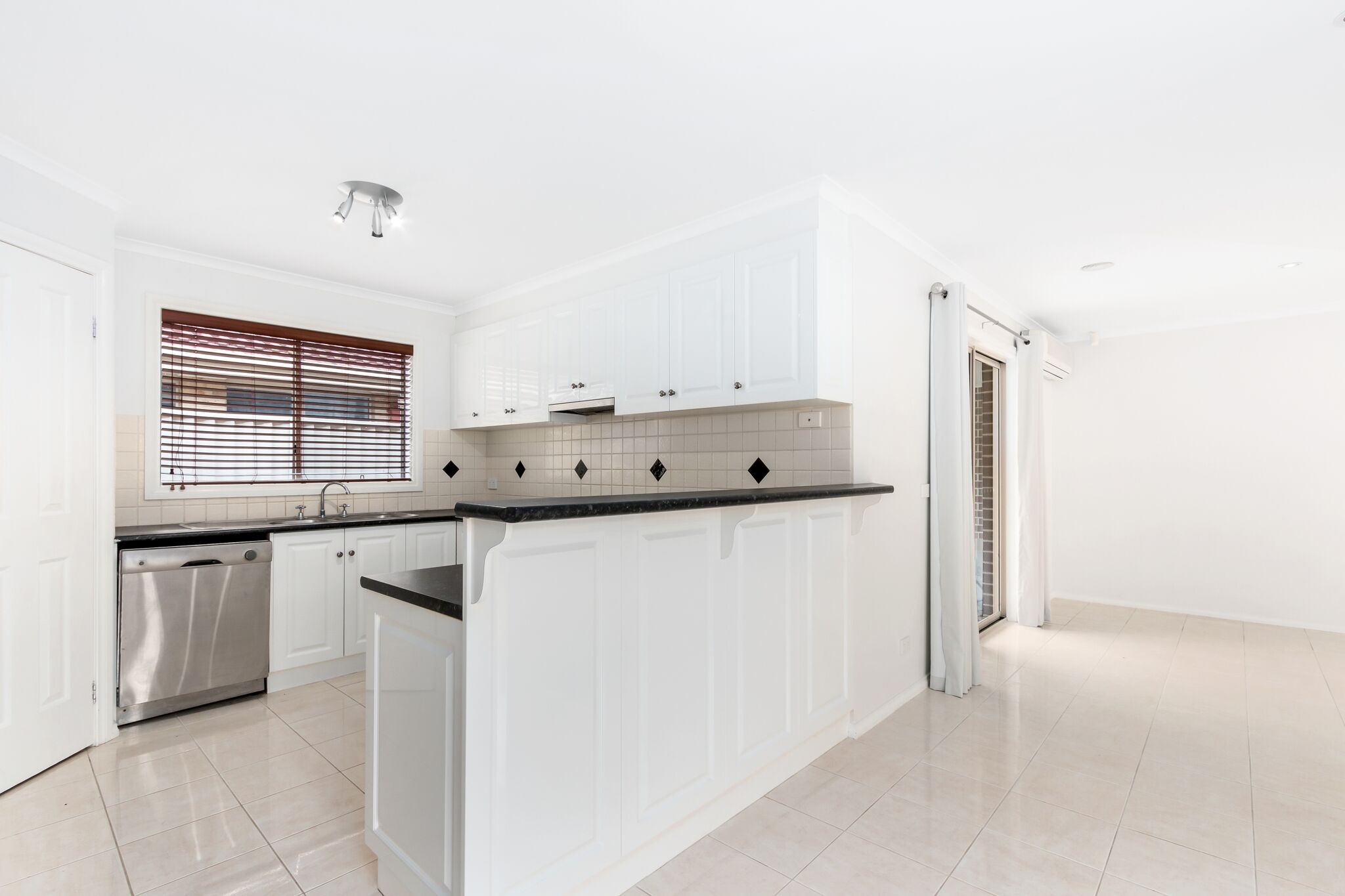 15 Genoa Grove, Pakenham, VIC 3810