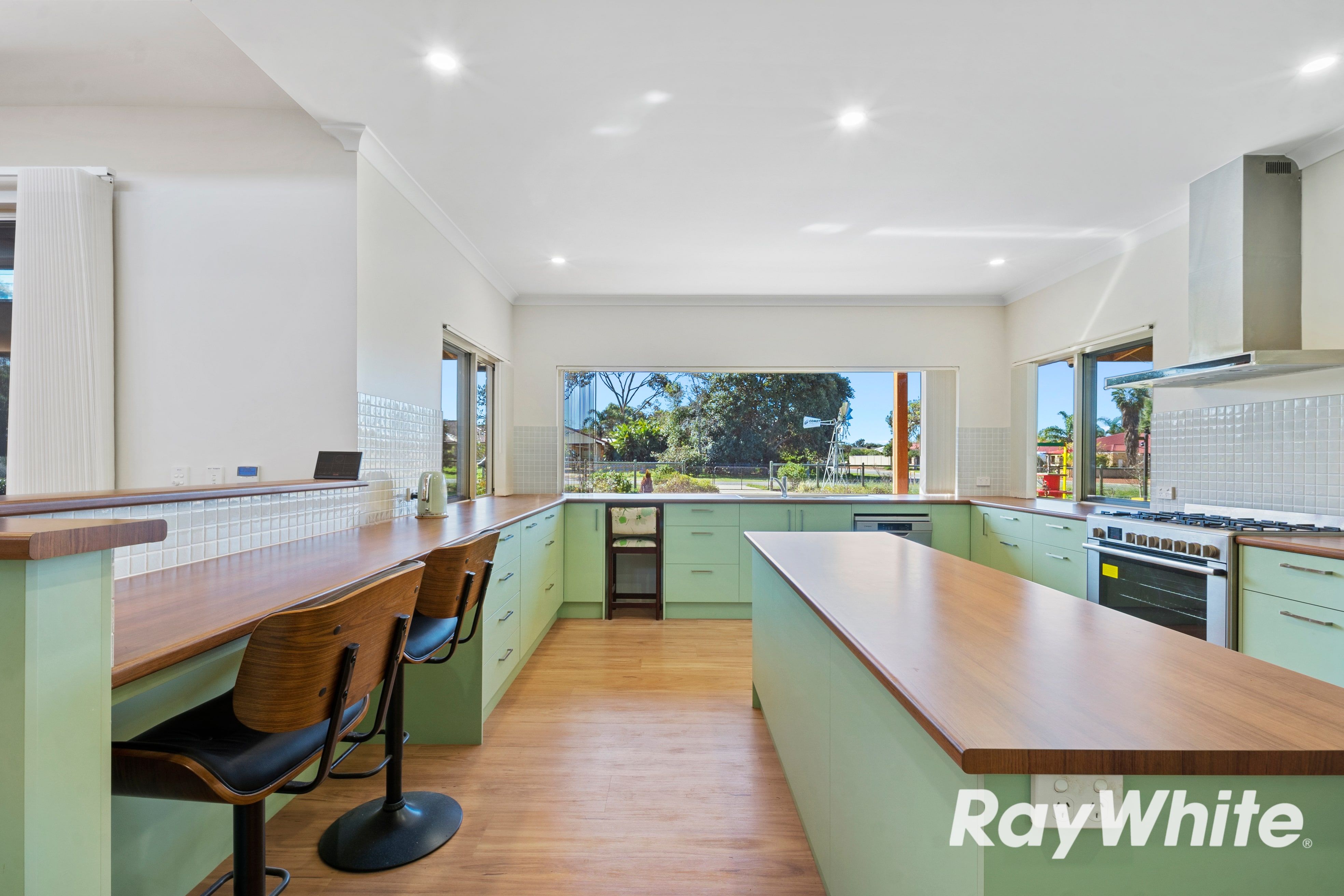 8 Laceby Court — photo 3 of 19