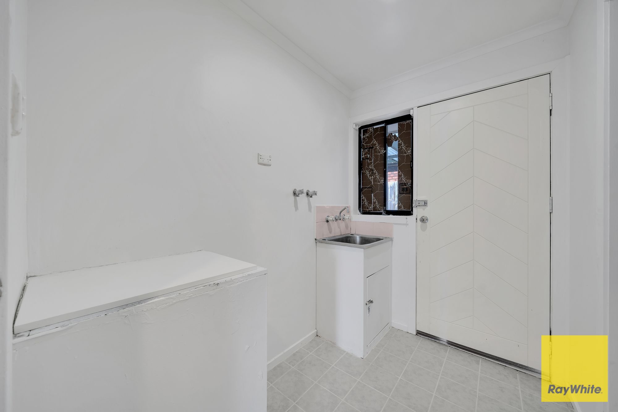 8 Callander Crescent — photo 15 of 24