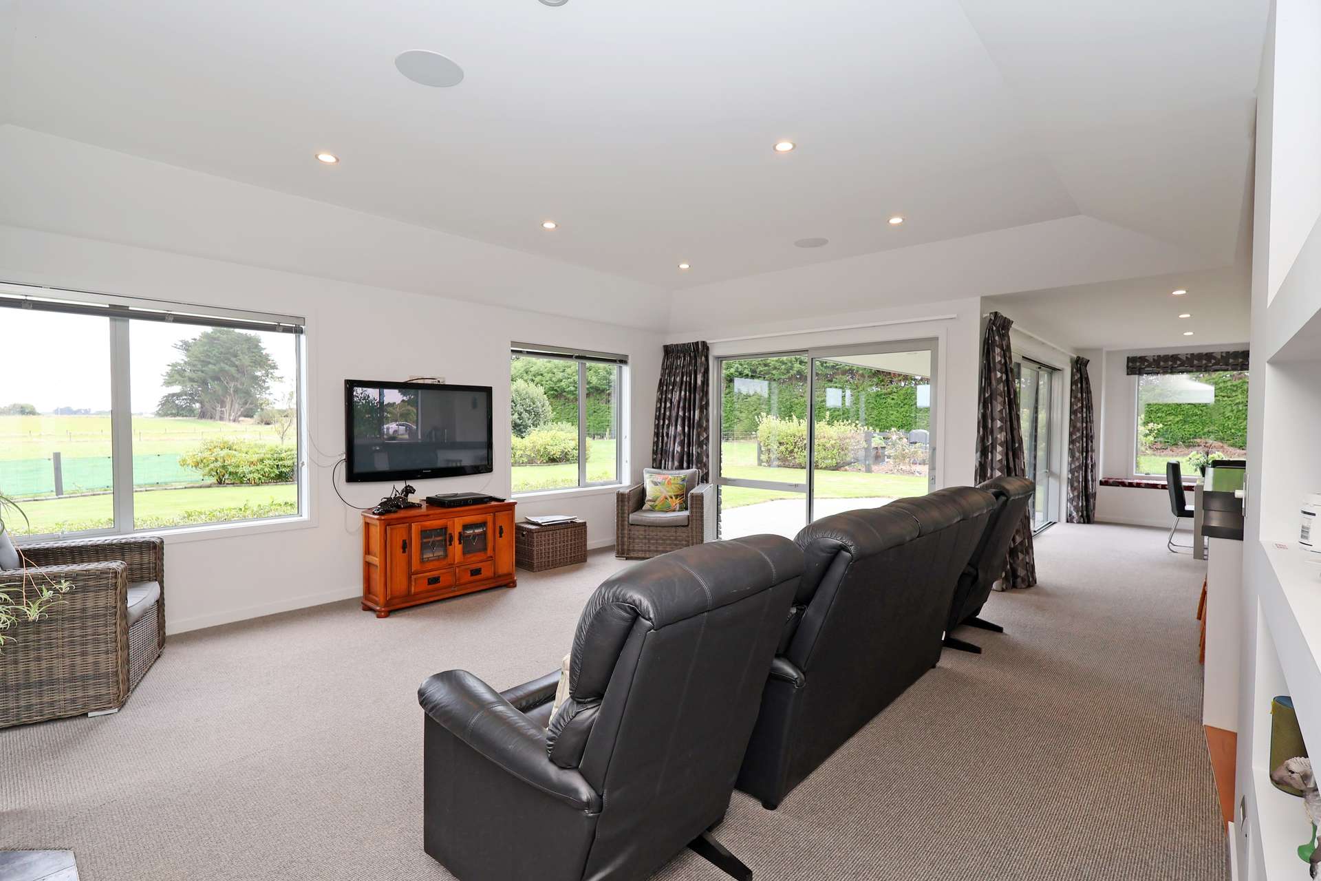135 Millwood Glen photo 11