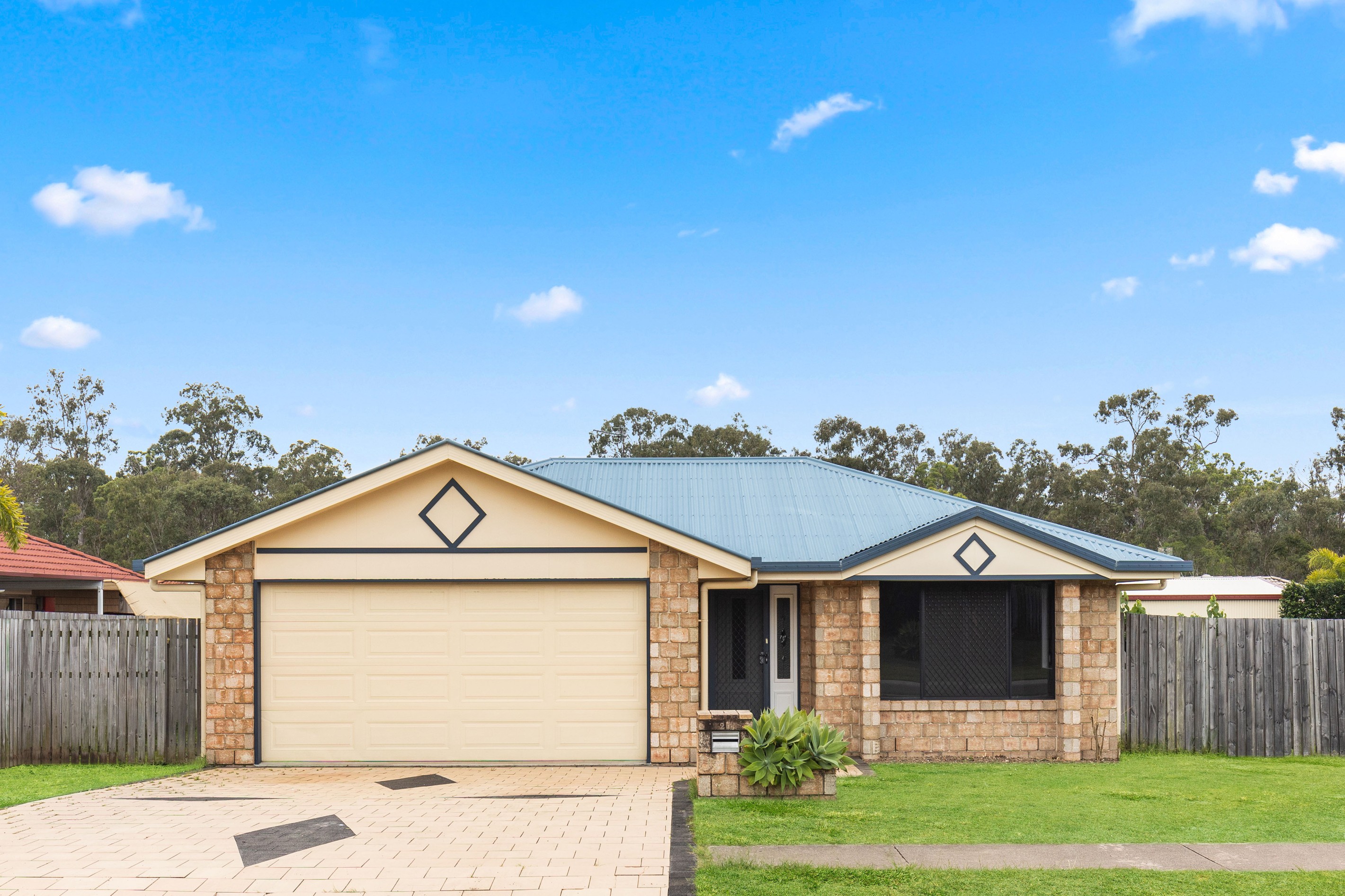 20 Moonstone Drive, Urangan, QLD 4655