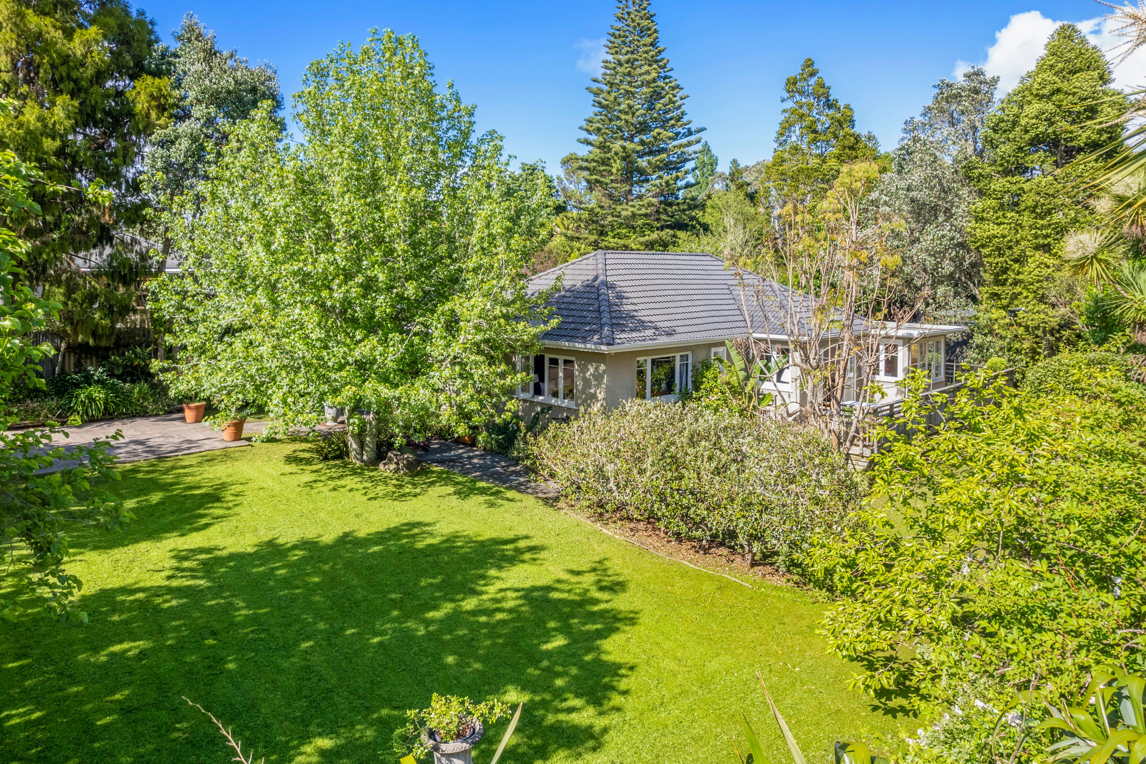 11 Tane Road, Laingholm, Waitakere City 0604 - Sold House - Ray White ...