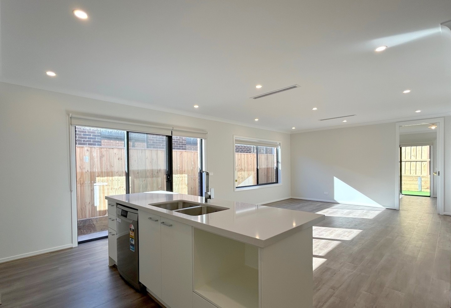 10 Commonwealth Circuit, Donnybrook, VIC 3064