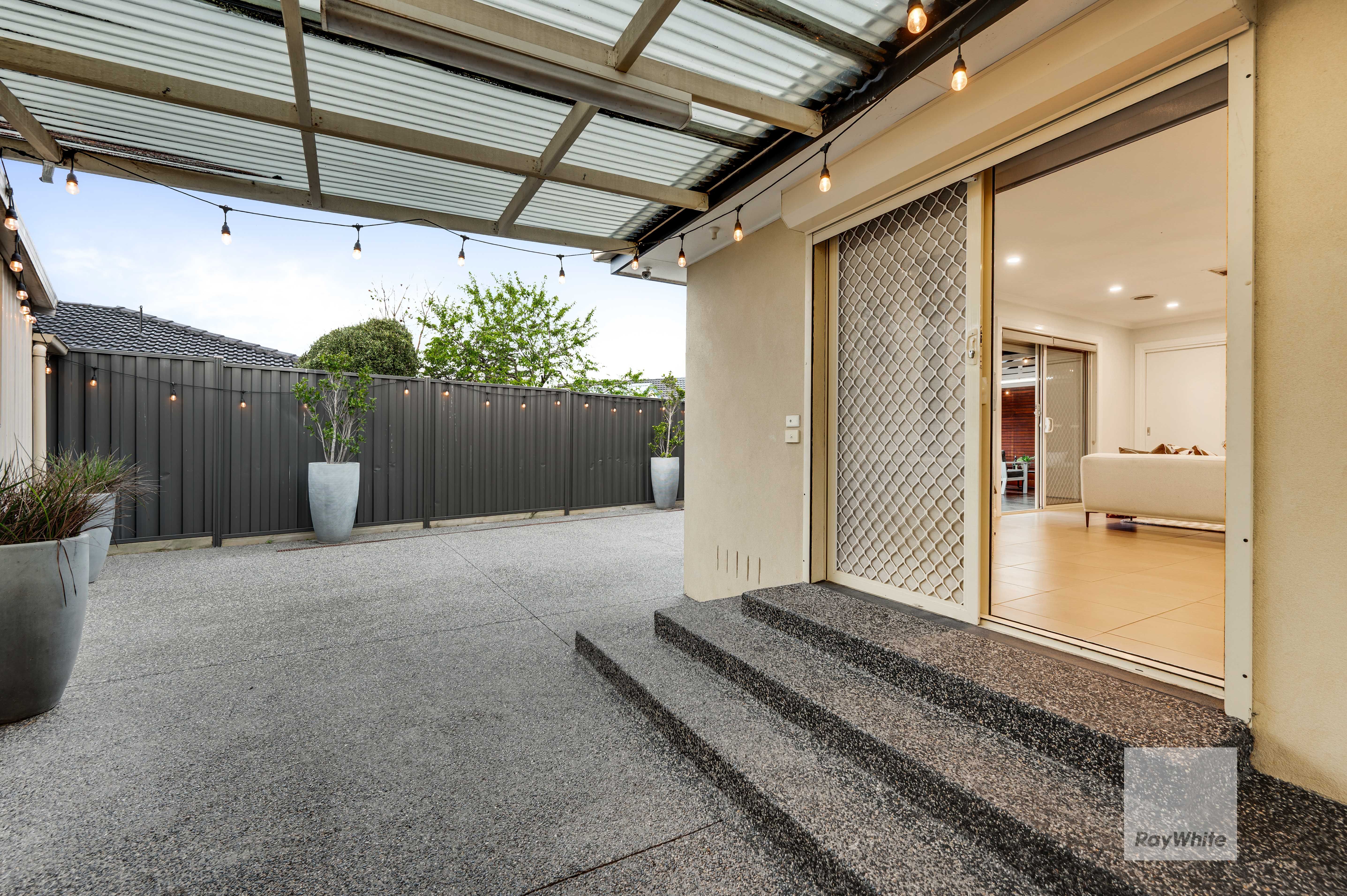 6 Sutton Close — photo 25 of 30