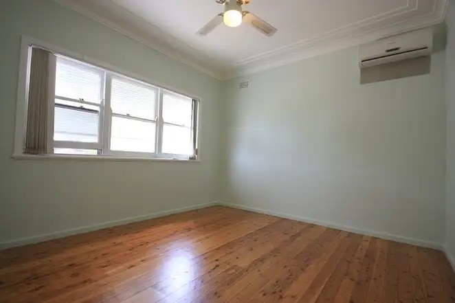 75 Bradbury Avenue, Campbelltown, NSW 2560