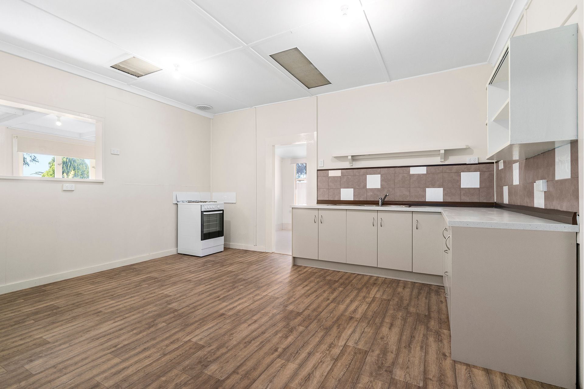 231 First Street, Wonthella, WA 6530