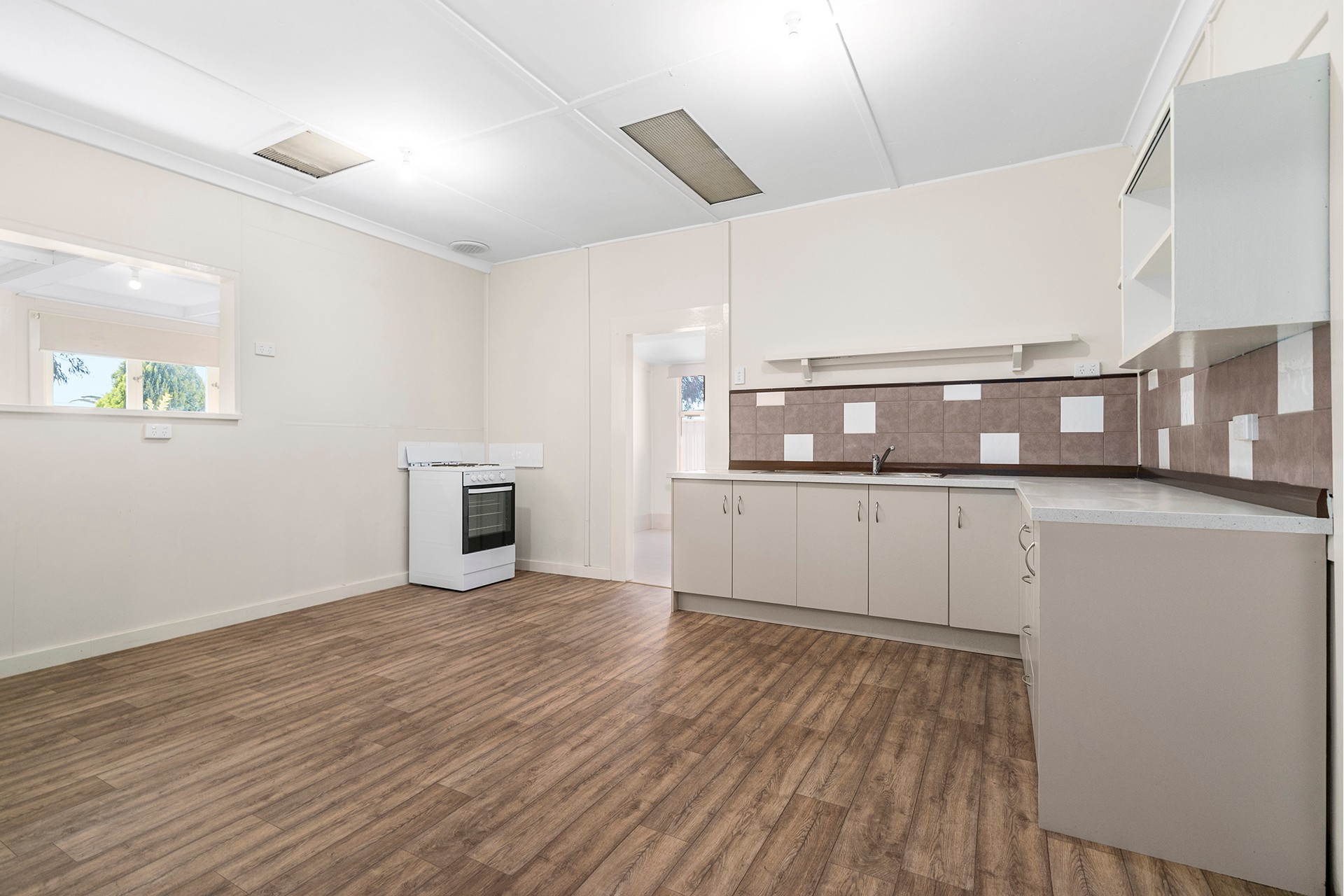 231 First Street, Wonthella, WA 6530