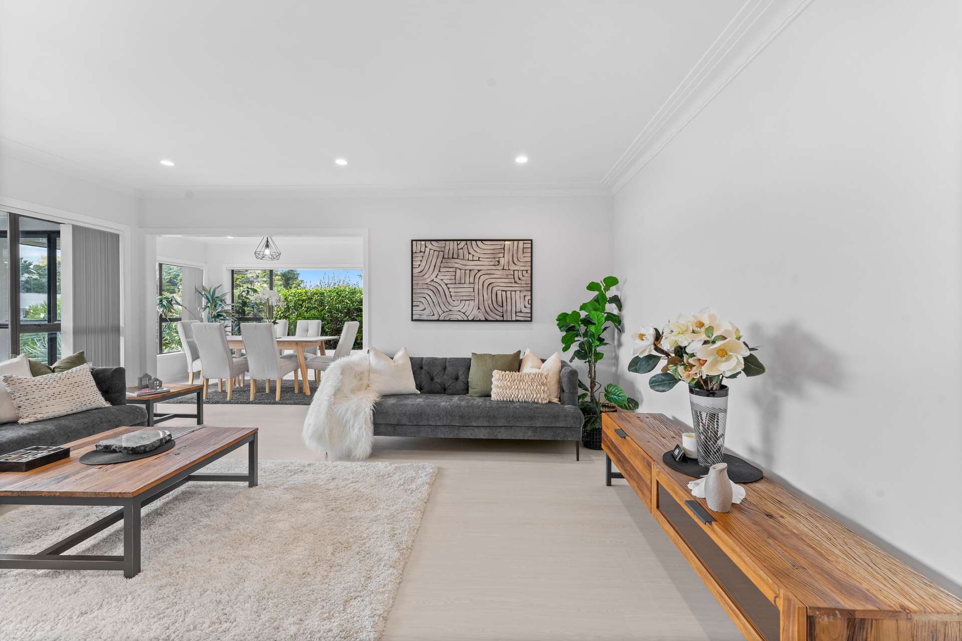 23 Lawrence Crescent photo 3