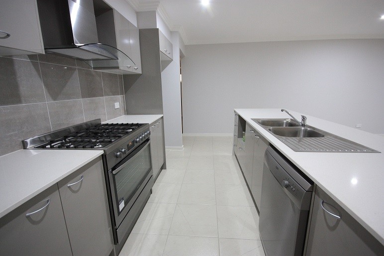 9 Kinghorne Street, GLEDSWOOD HILLS, NSW 2557