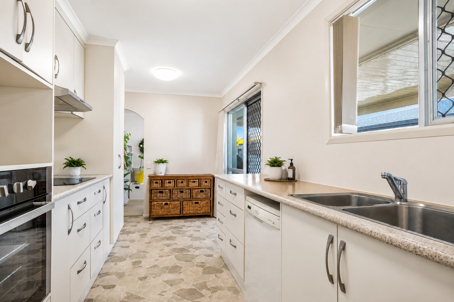 44 Bordeaux Parade, Mermaid Waters, QLD 4218