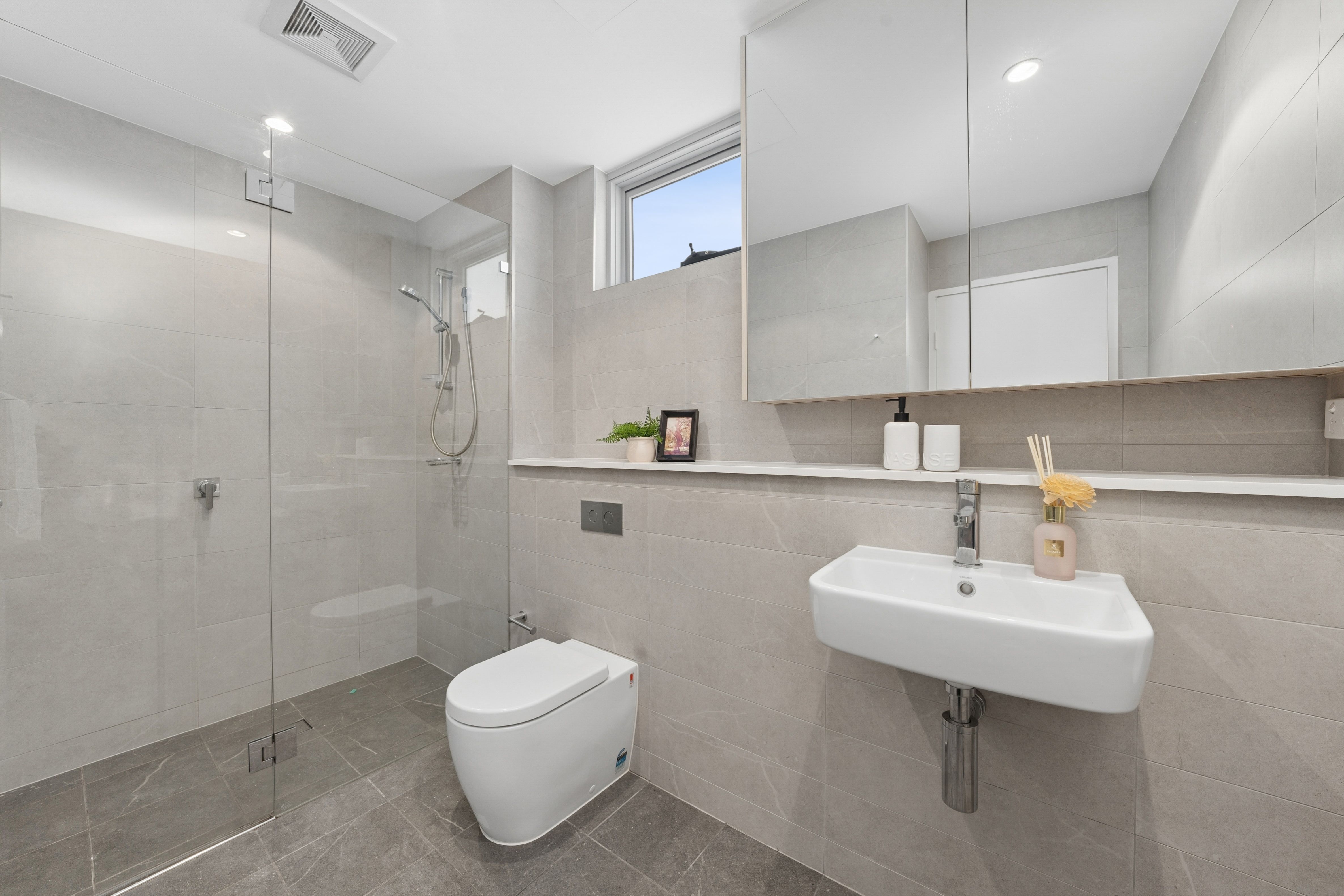 G01/33 New Canterbury Road — photo 7 of 15