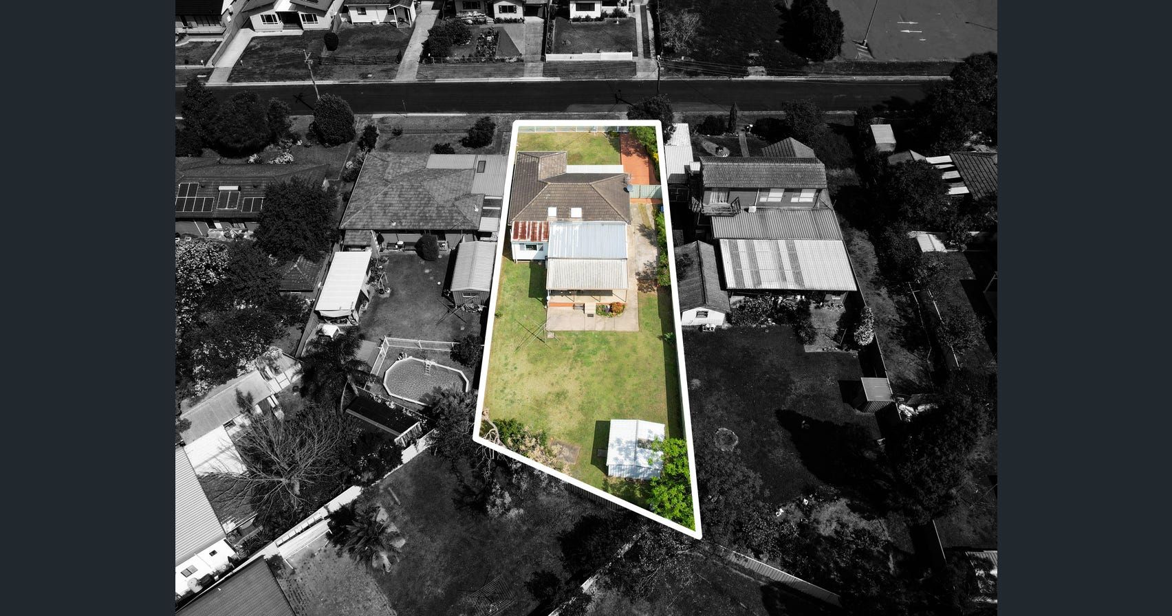 4 Alexander Crescent — photo 11 of 12