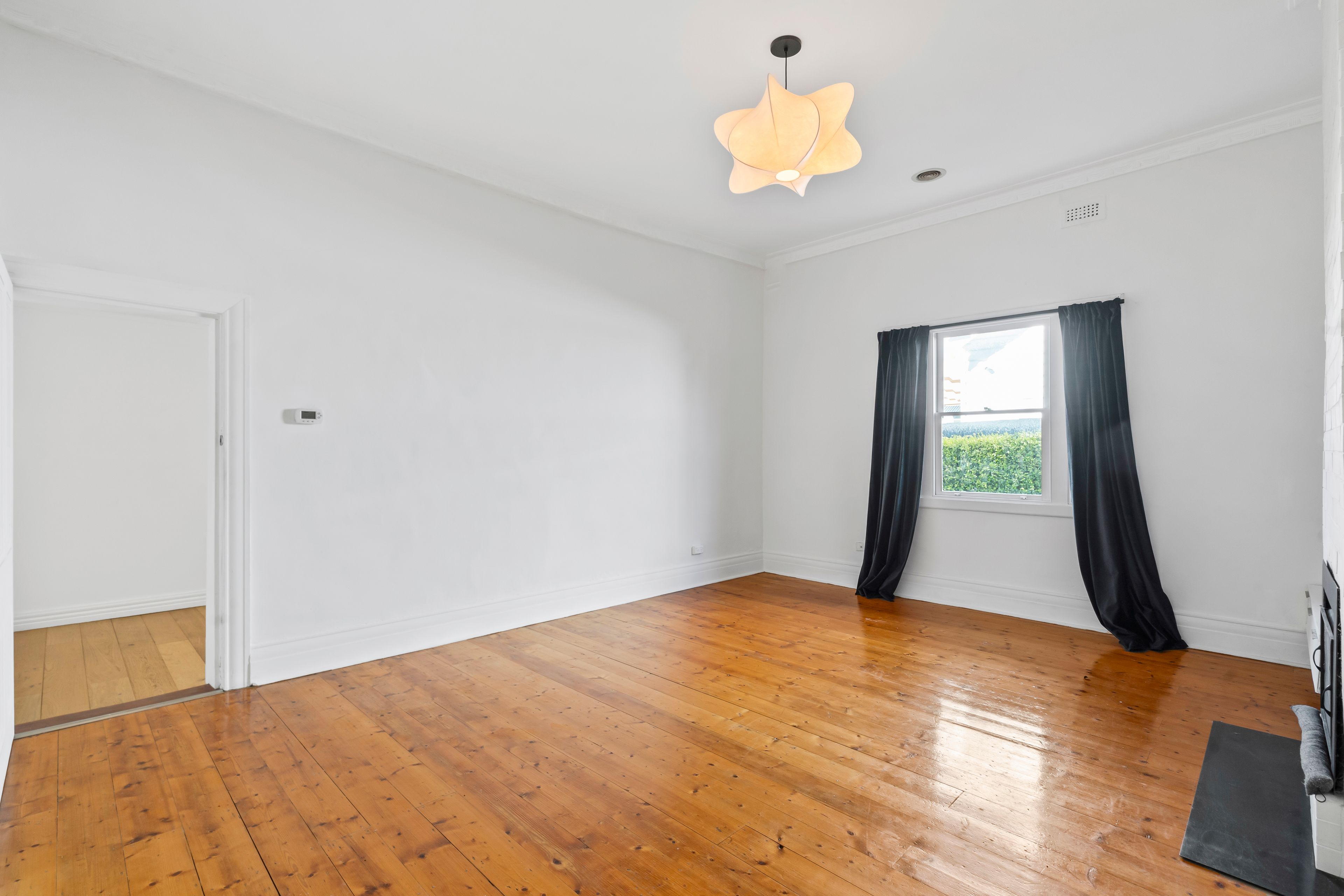 12 Queen Street — photo 3 of 11