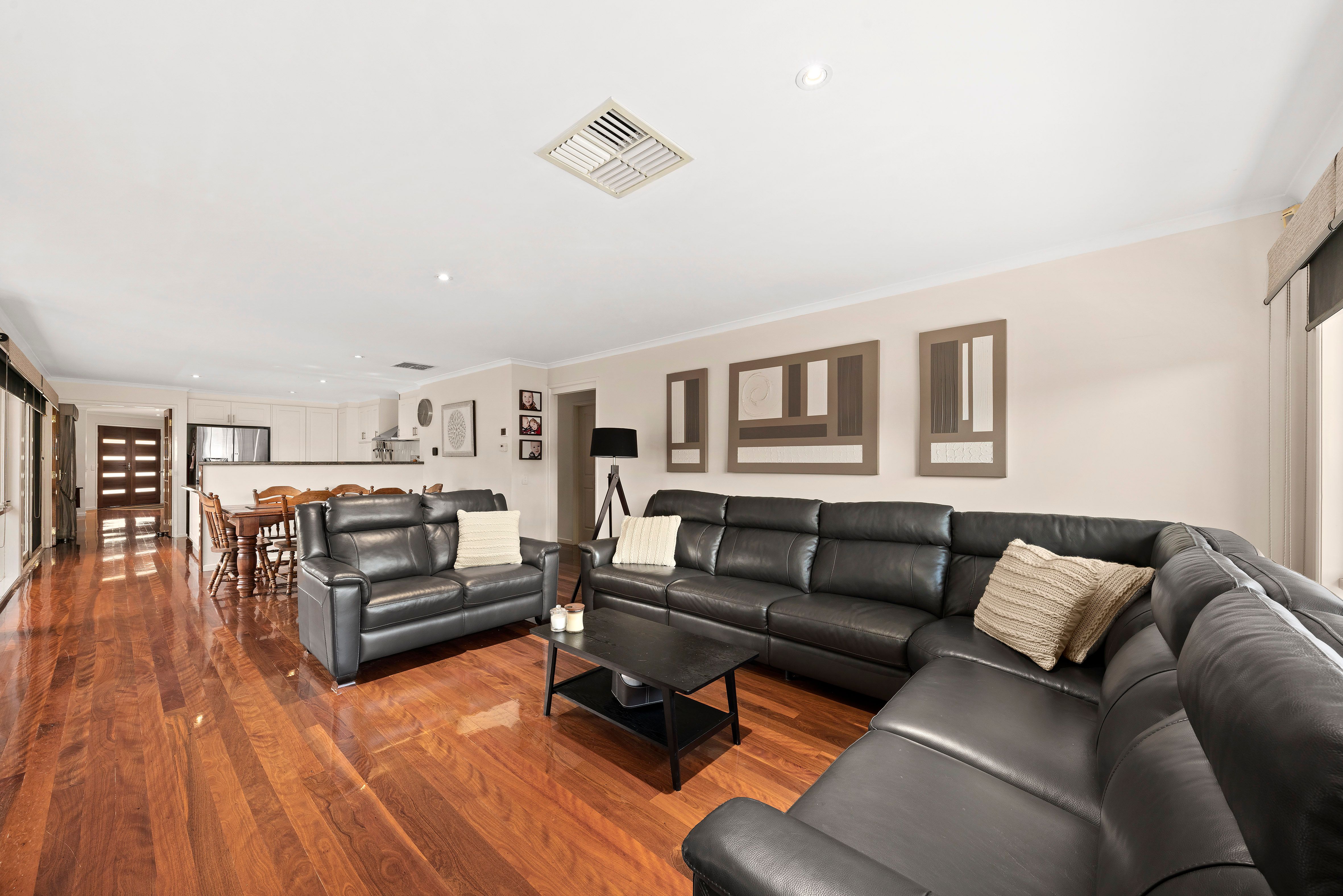 8 Fernbrook Rise, Knoxfield, VIC 3180