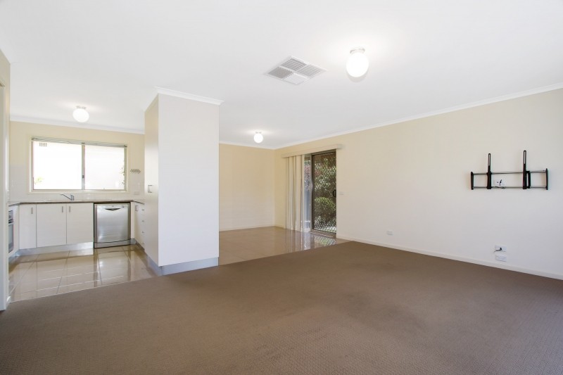 1/576 Hague Street, Lavington, NSW 2641