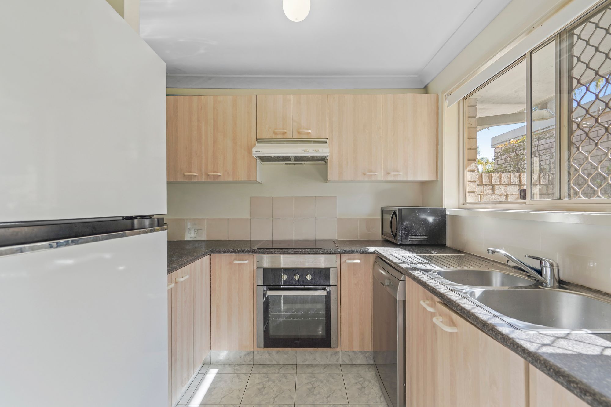17/21 Usher Avenue — photo 3 of 15