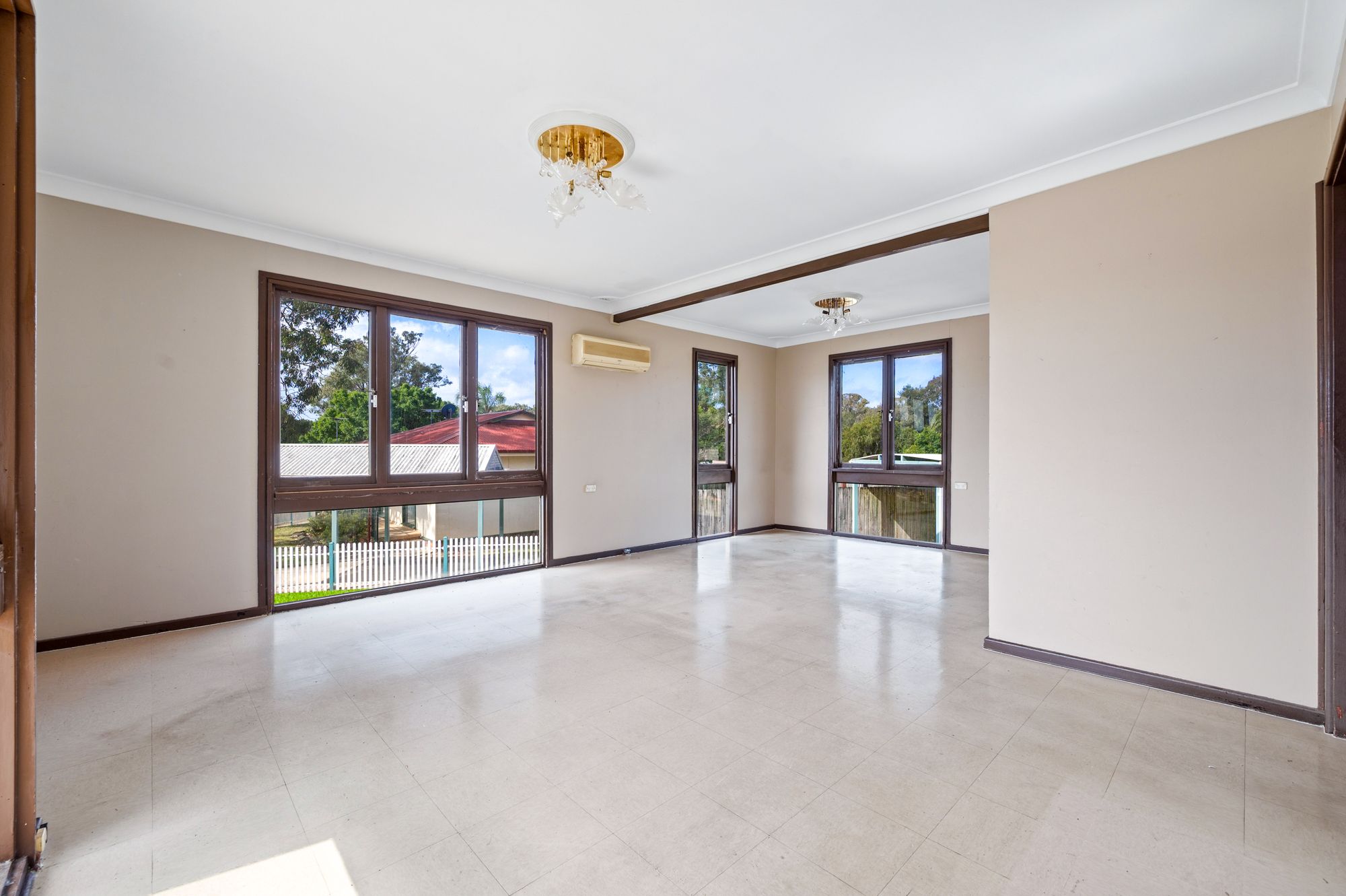 28 Docharty Street — photo 3 of 12