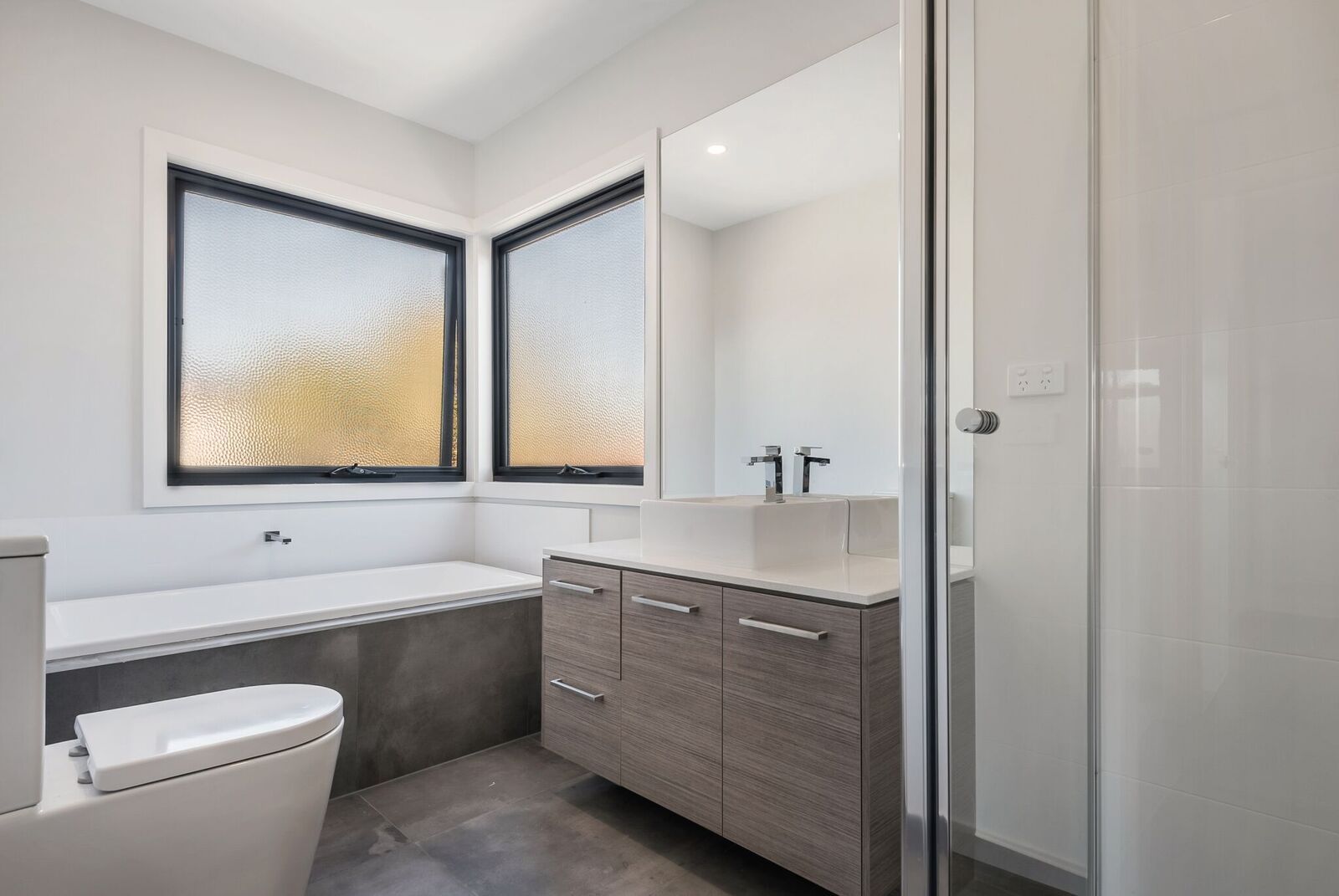 2/28 York Street, Reservoir, VIC 3073