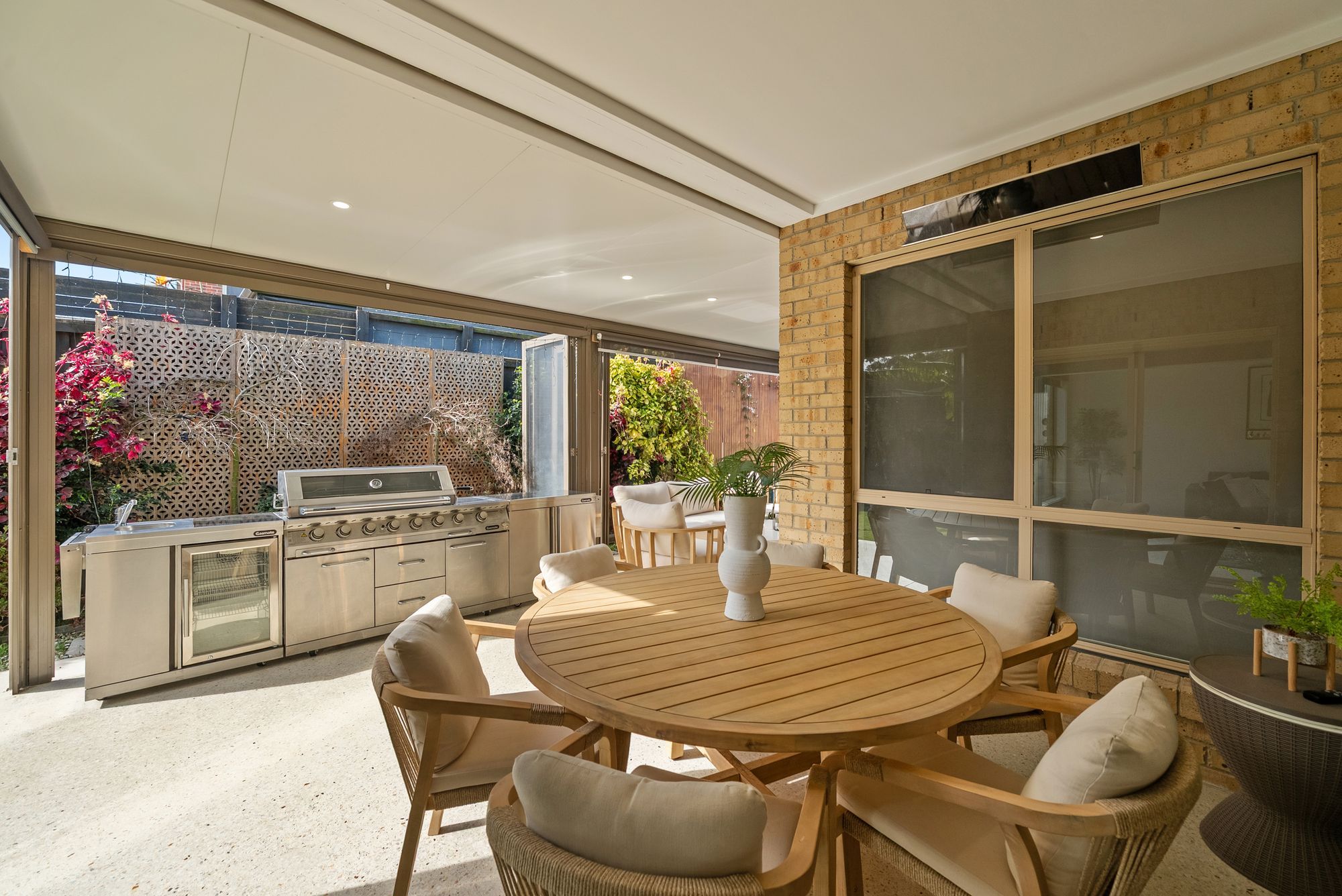 6 Lauradan Avenue — photo 3 of 30
