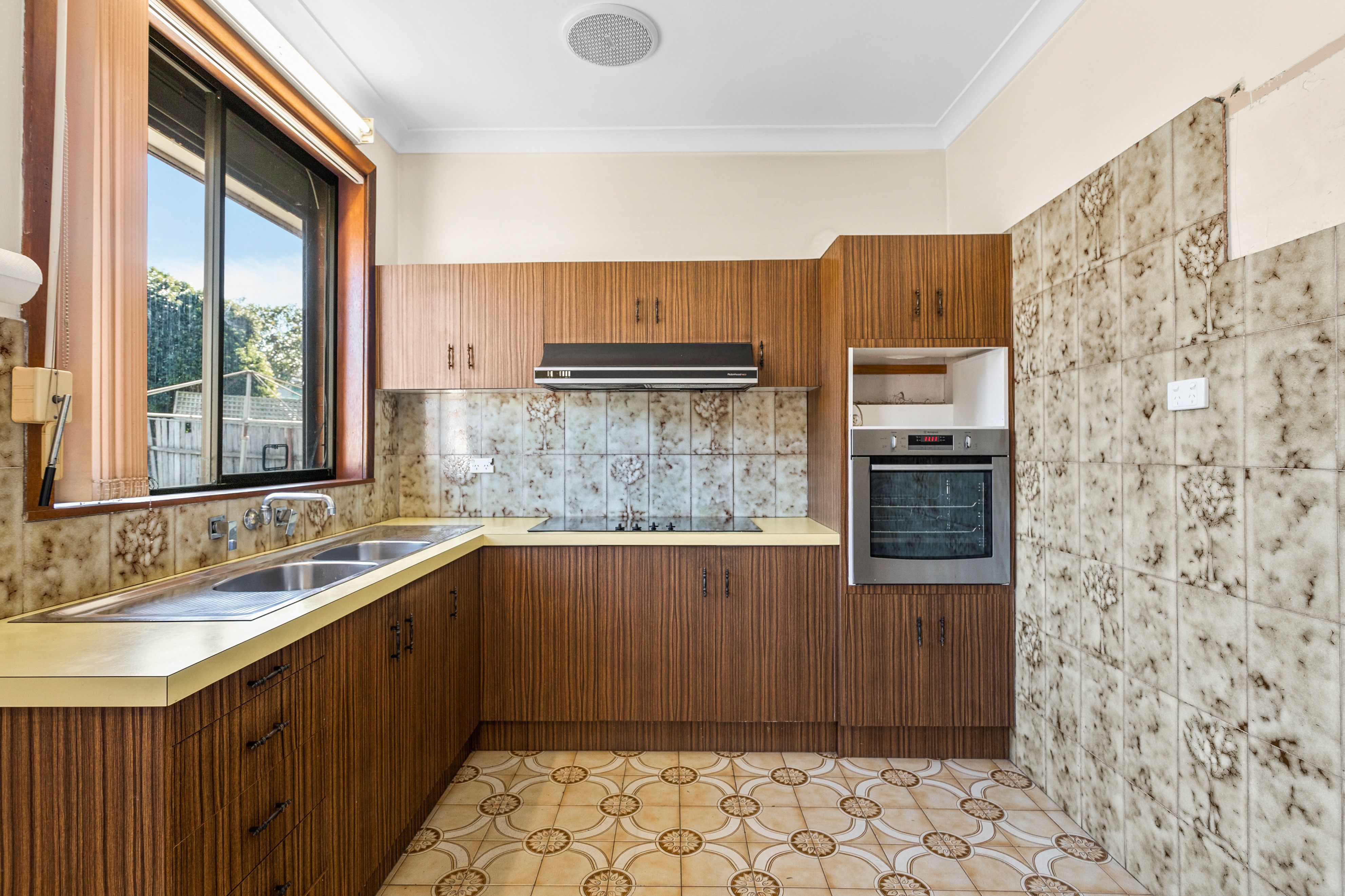 54 Barina Avenue, Lake Heights, NSW 2502