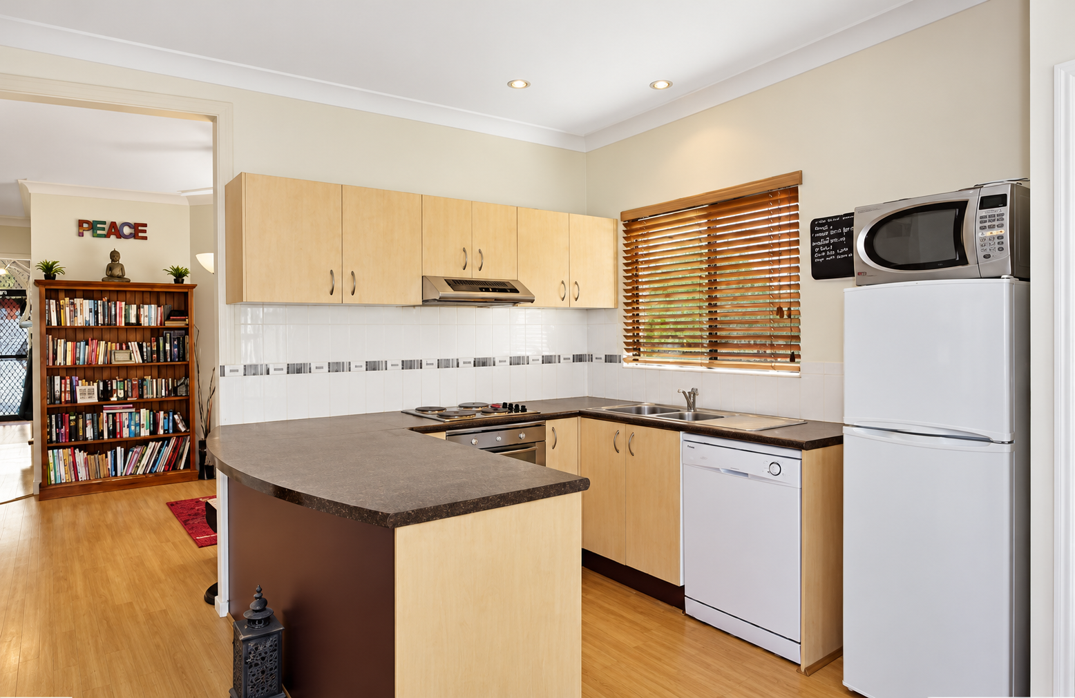 32 Heathcote Avenue — photo 4 of 6