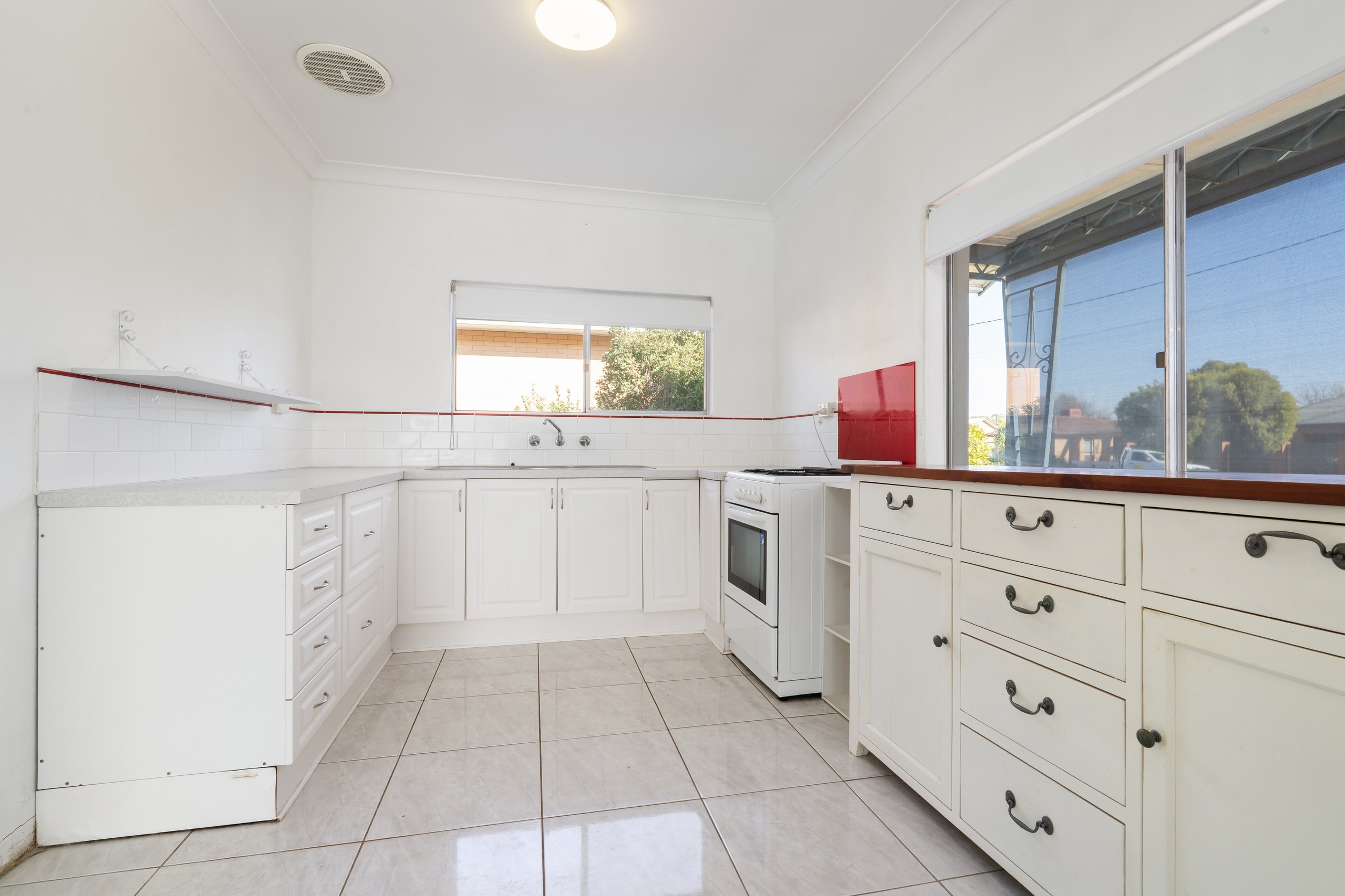 1-2/454 Danes Street, Lavington, NSW 2641