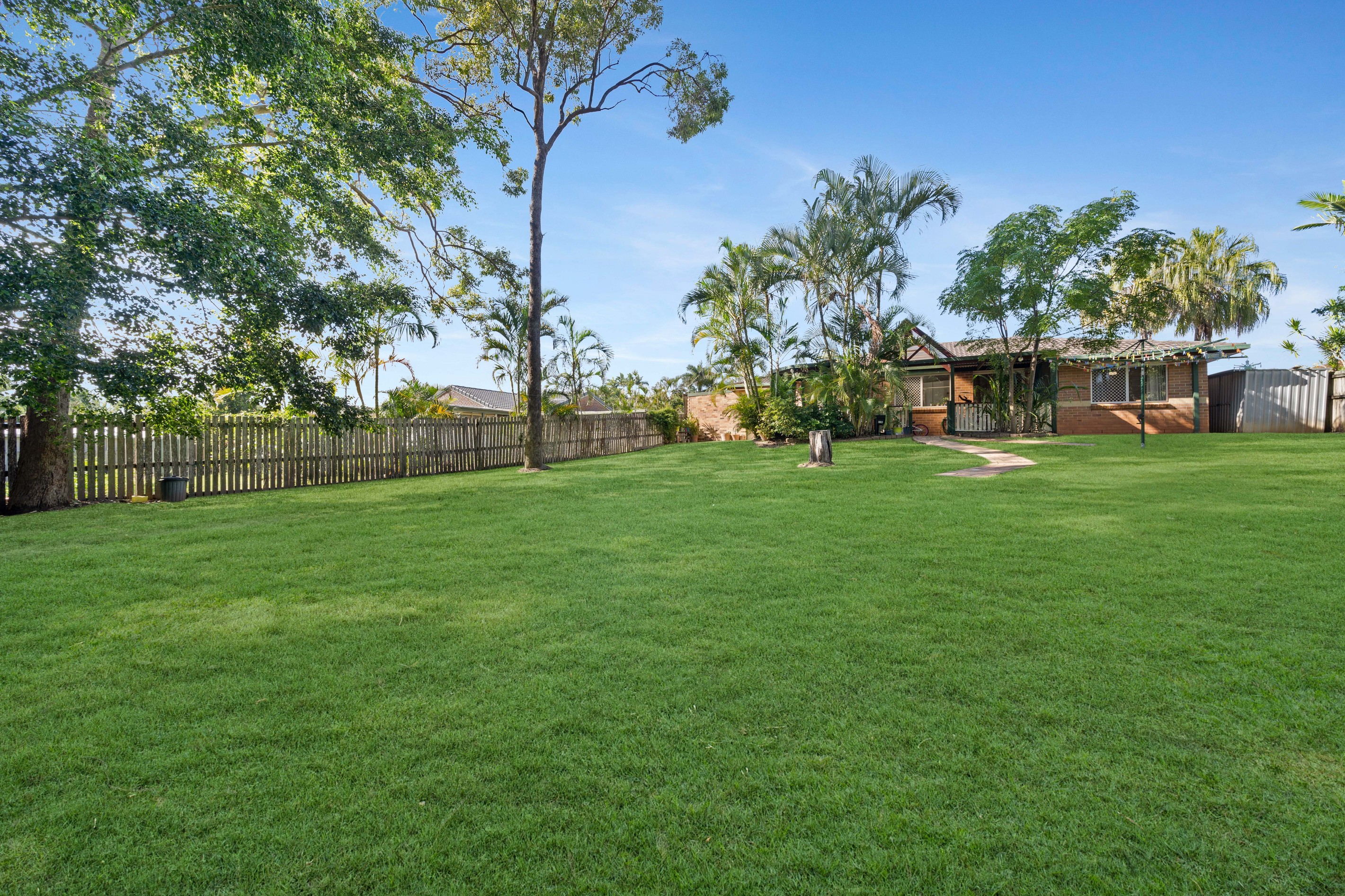 11 Natone Court, Edens Landing, QLD 4207