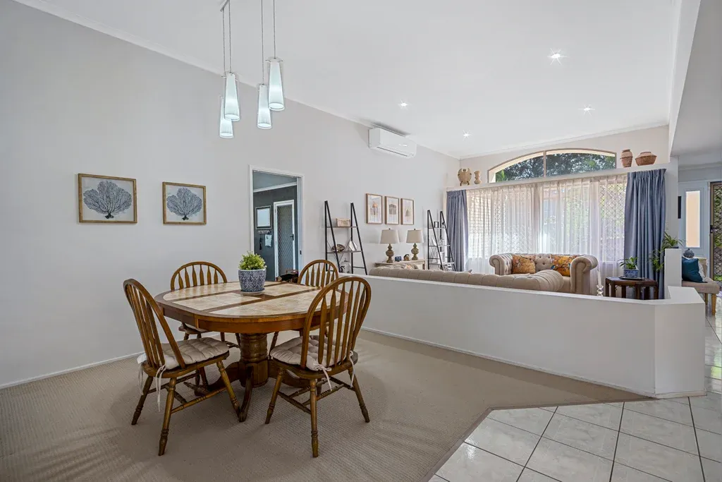 122-124 Barokee Drive — photo 5 of 26