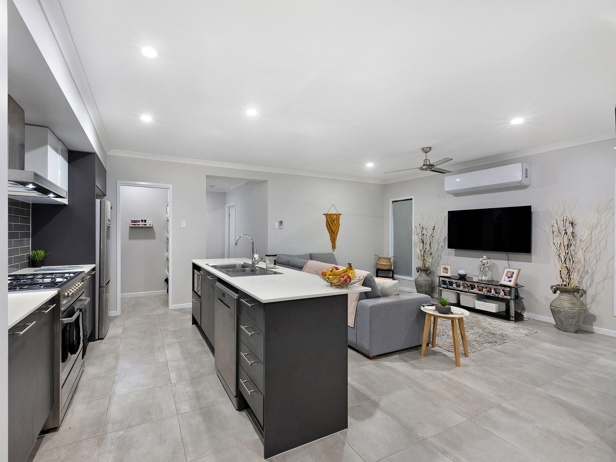 6 Dinden Road, South Ripley, QLD 4306