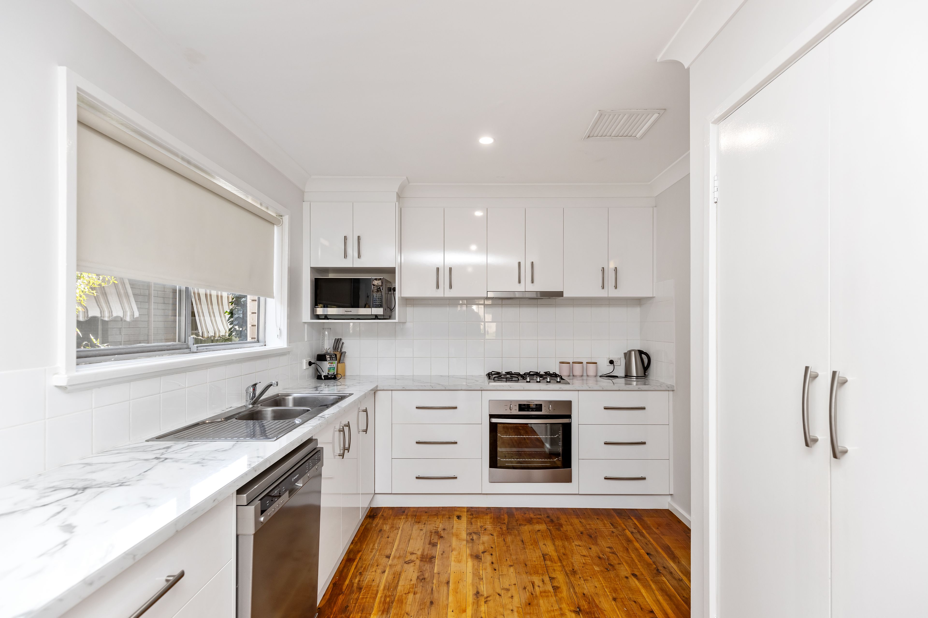90 Raye Street, Tolland, NSW 2650