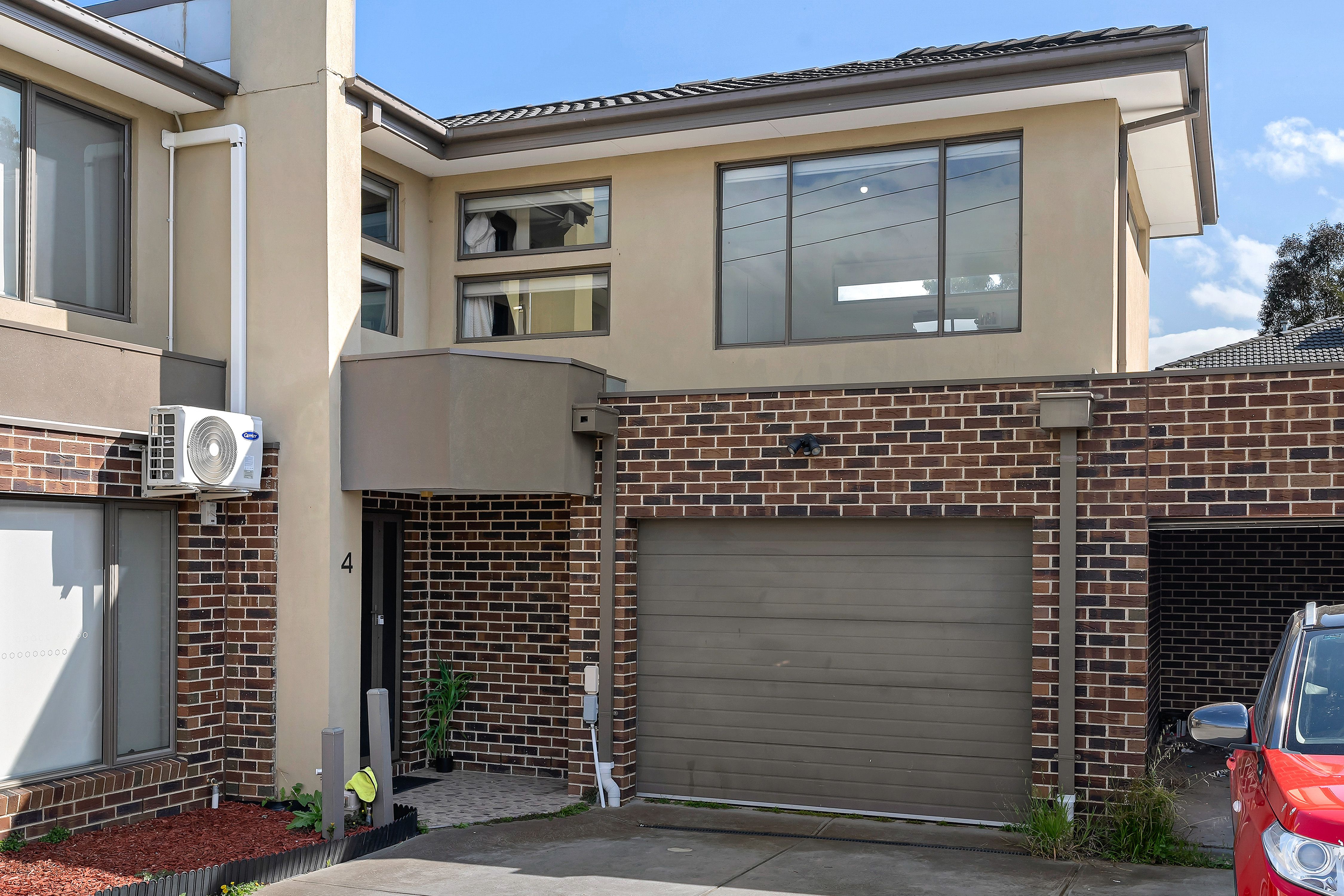 4/12 Merlynston Close — photo from Ray White Glenroy