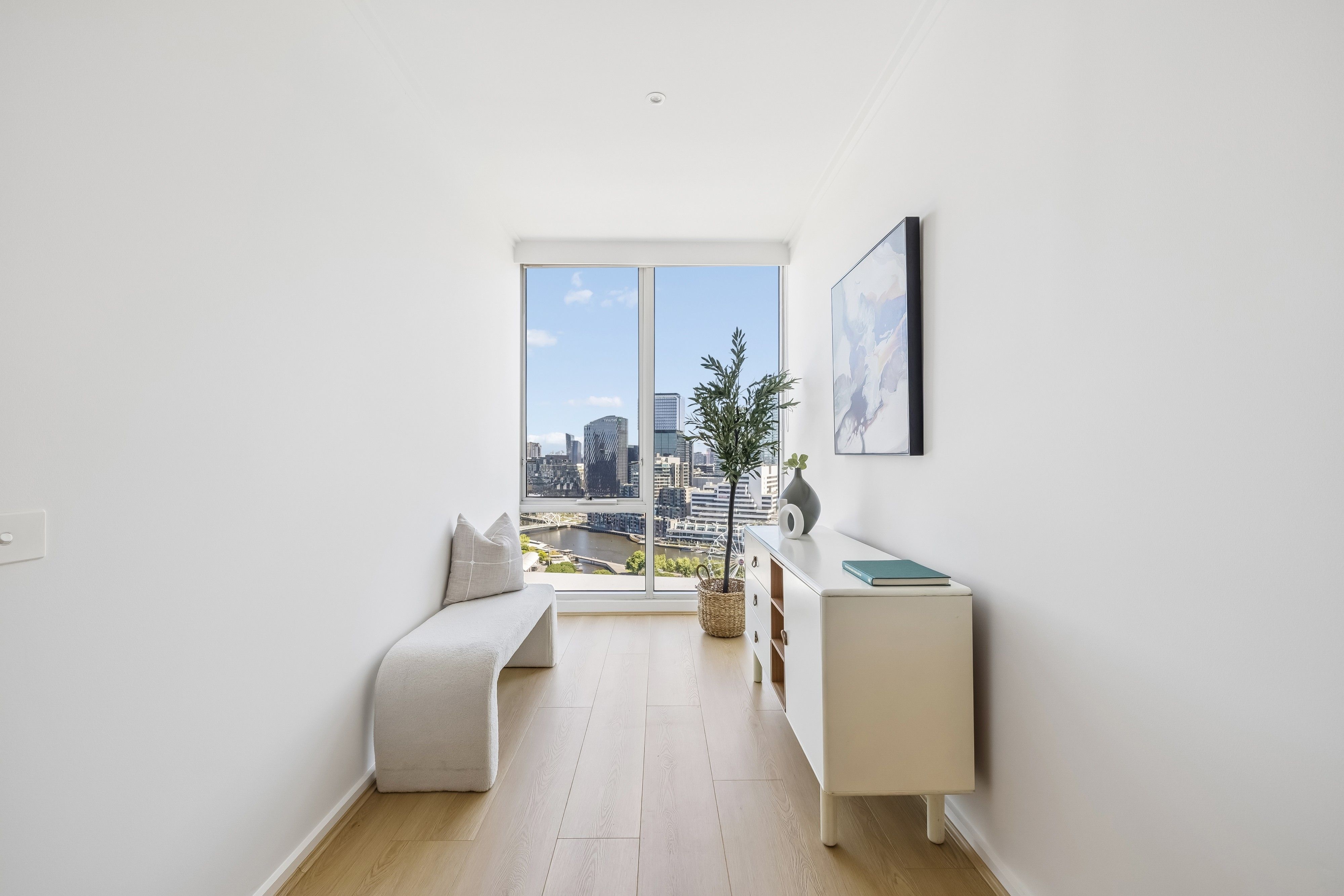 2210/63 Whiteman Street — photo 10 of 20
