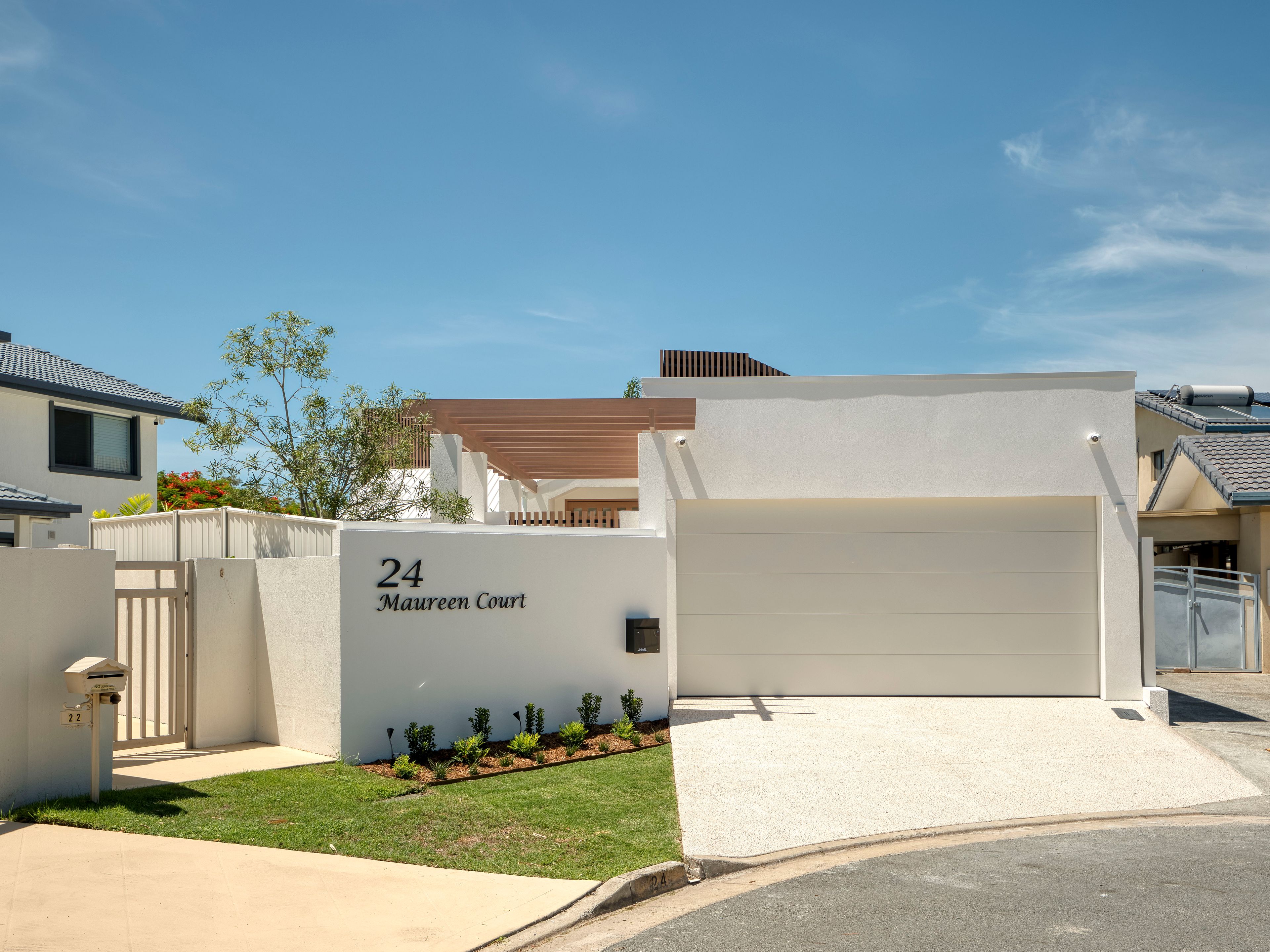 24 Maureen Court, Broadbeach Waters, QLD 4218