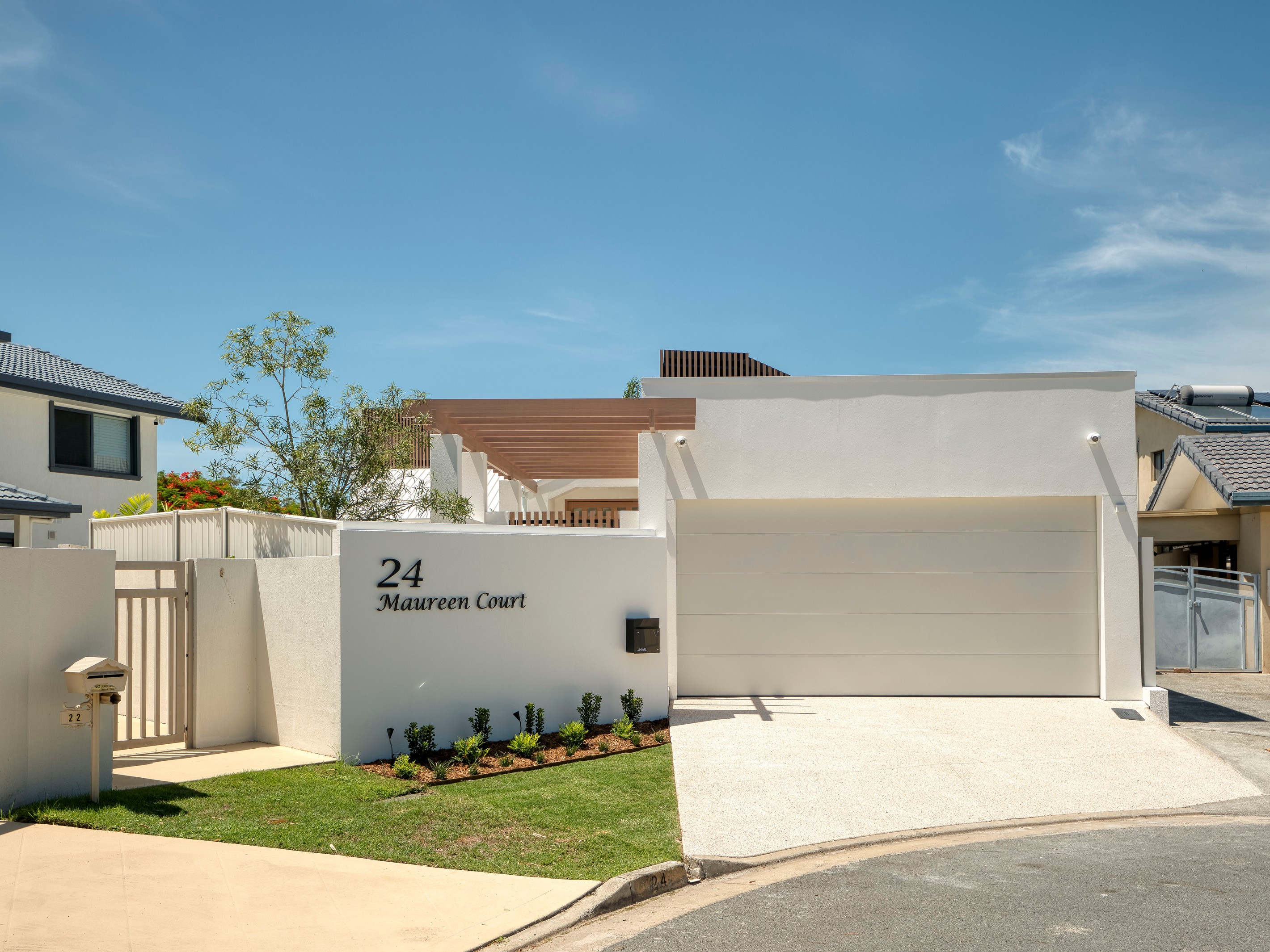 24 Maureen Court, Broadbeach Waters, QLD 4218