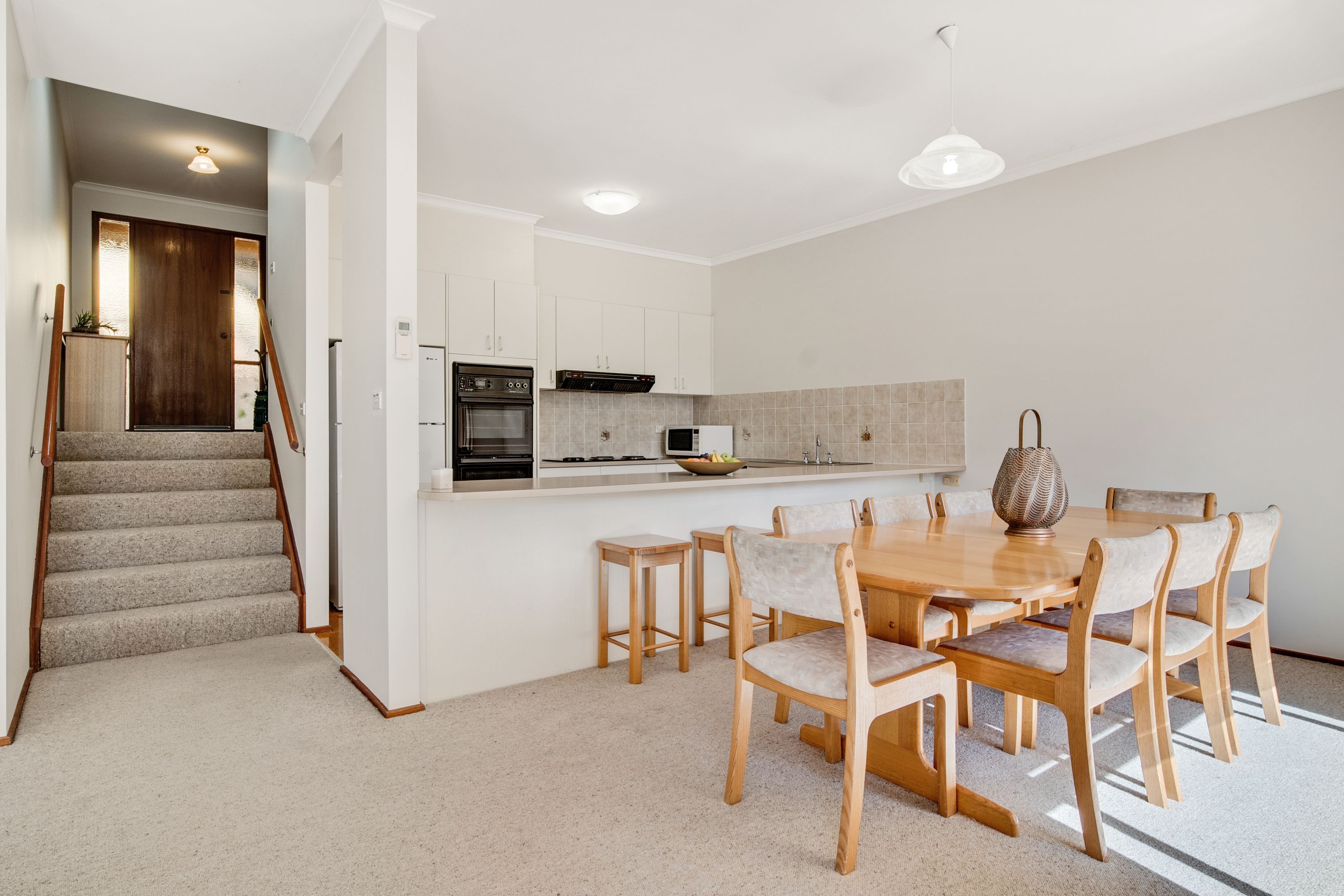 2 Terry Close, Phillip, ACT 2606